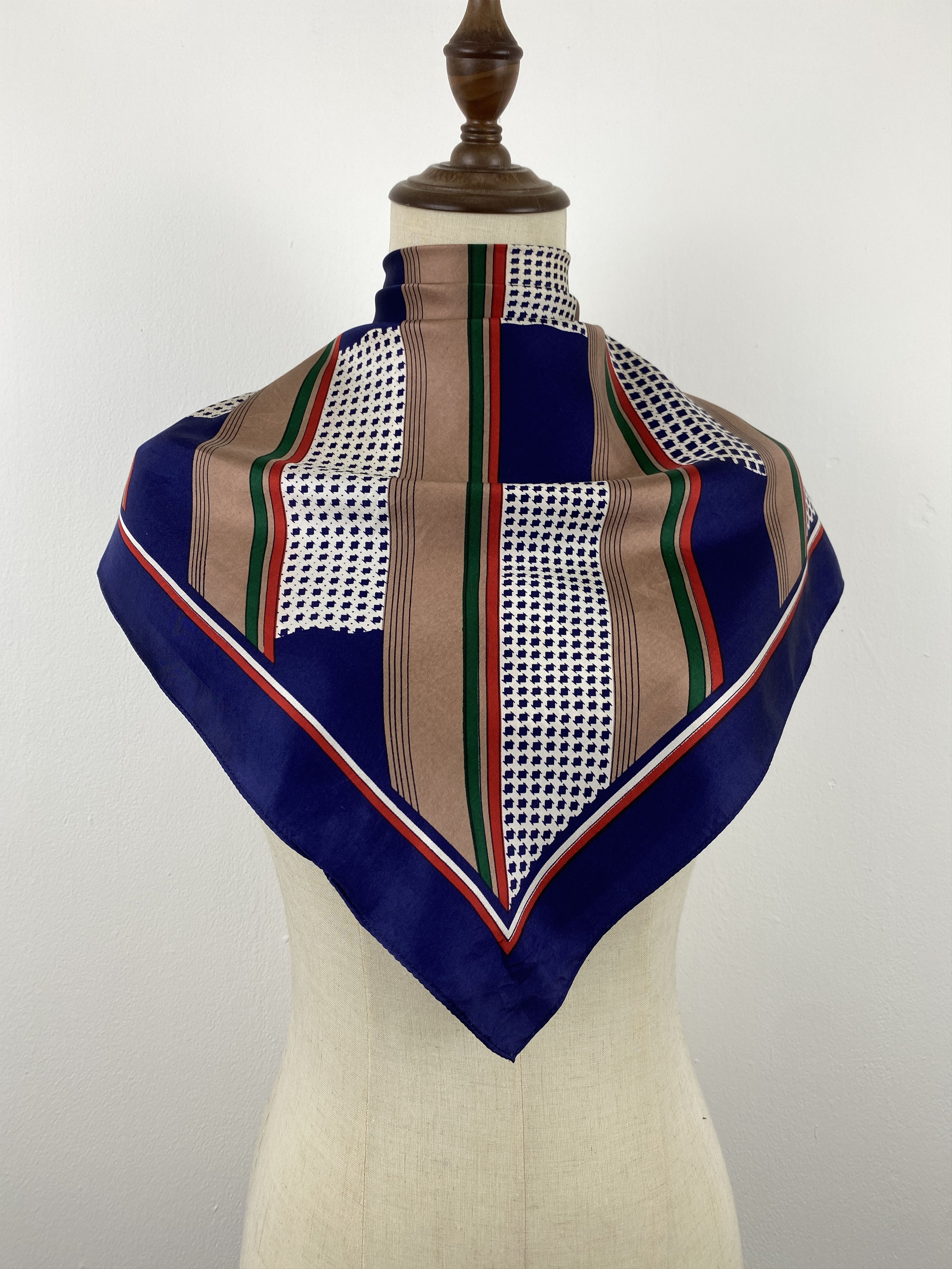 Japanese Brand Vintage Japanese Brand Silk Scarf SN0170 Size ONE SIZE - 1 Thumbnail