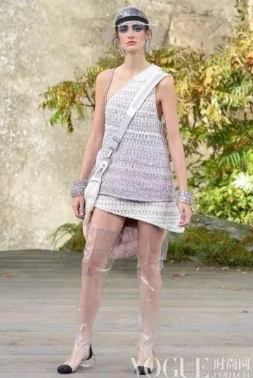 Chanel Chanel Pink slanted shoulder tweed sleeveless Size XS / US 0-2 / IT 36-38 - 2 Thumbnail