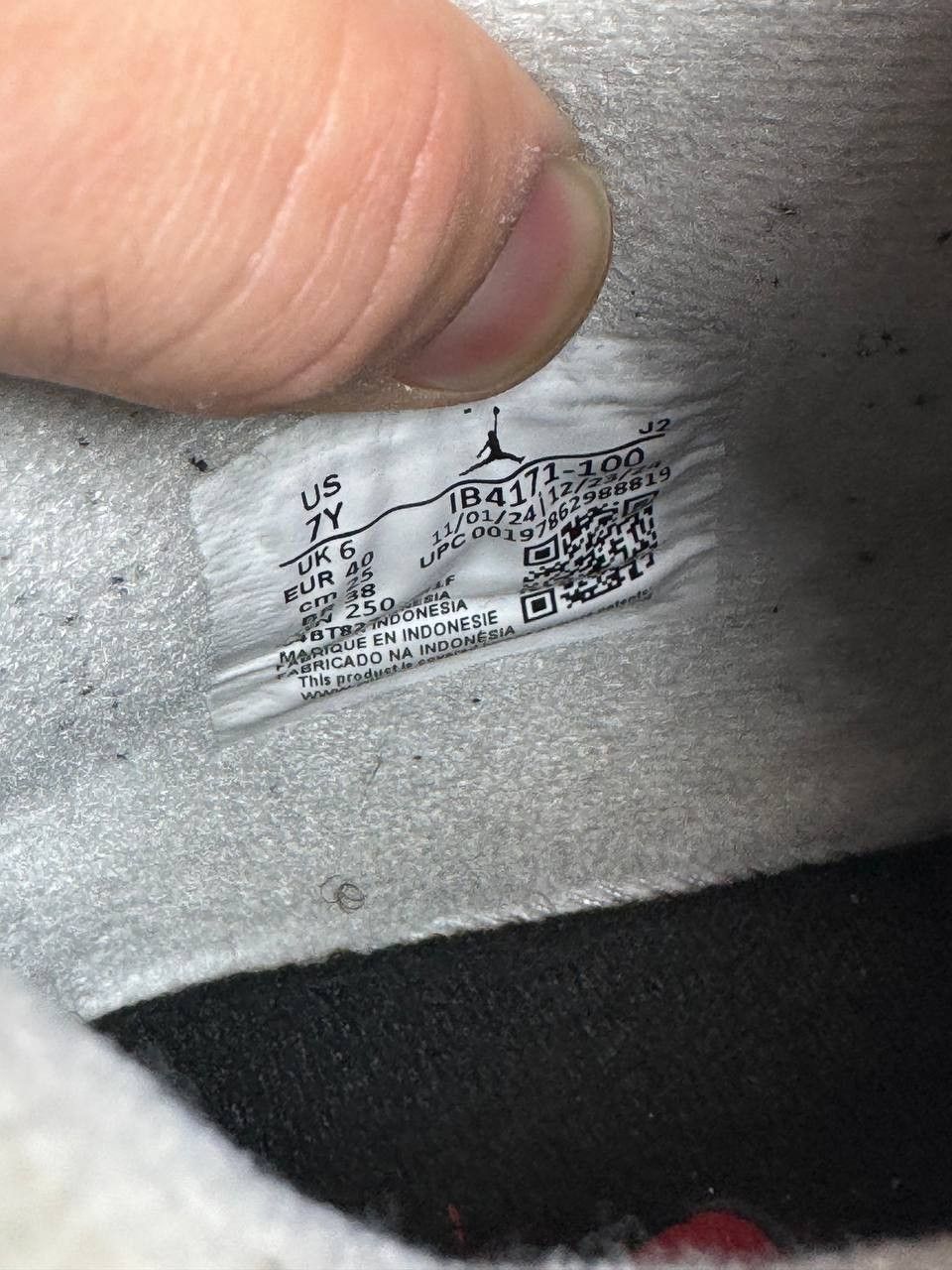 Jordan Brand Size 7 | Jordan 4 White Cement With Box | Pre-Owned Size US 7 / EU 40 - 4 Thumbnail