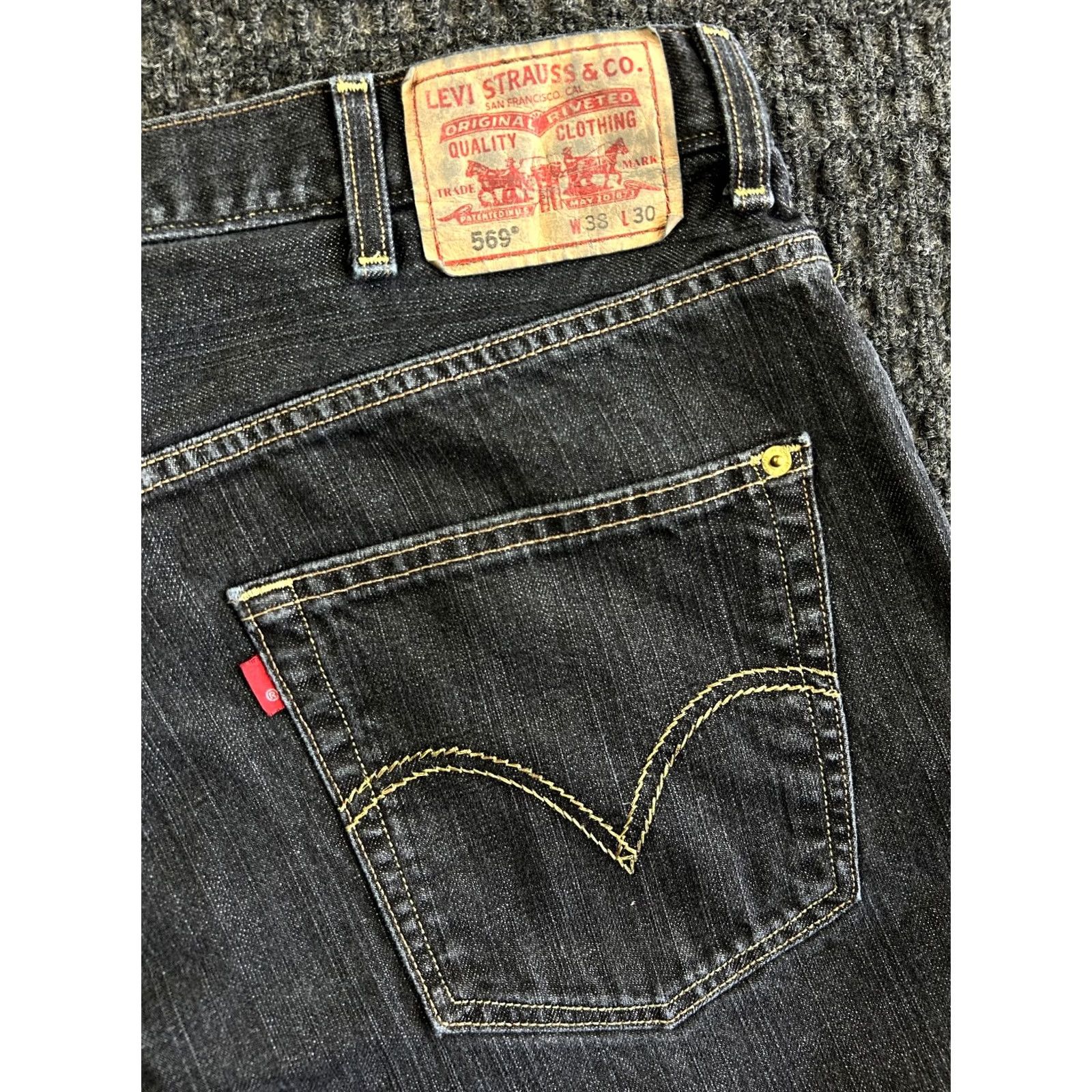 Levi's VINTAGE Levi’s 569 Jeans Straight Denim 38 x 30 Dark Blue Distressed 90s Mens Jeans Size US 38 / EU 54 - 4 Thumbnail