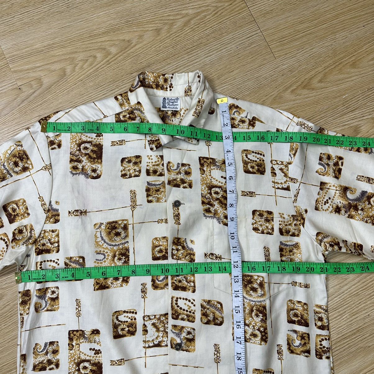 Vintage Vintage Richard Douglas Hawaiian Silk Button Shirt A794 Size US M / EU 48-50 / 2 - 10 Thumbnail