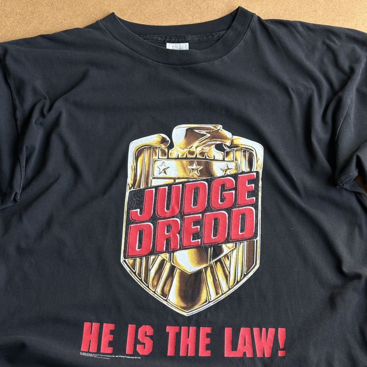 Vintage Vintage 1995 Judge Dredd “He is the Law!” Movie Promo Tee Size US XL / EU 56 / 4 - 2 Thumbnail
