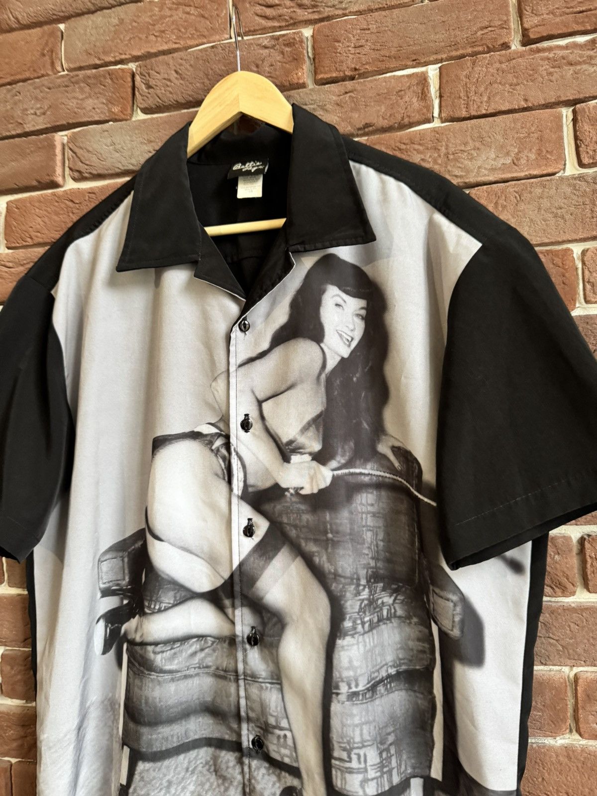 Vintage Vintage 90s Sexy Bettie Page Pin Up Crazy Button Up Shirt L Size US XL / EU 56 / 4 - 2 Thumbnail