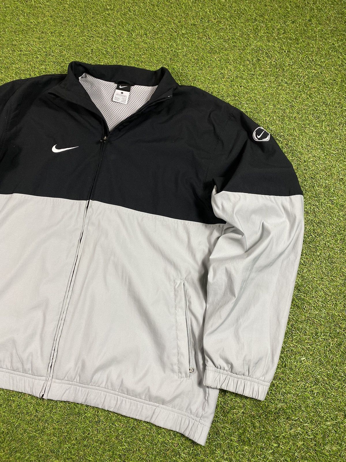 Nike Vintage Y2K Nike Light jacket small swoosh streetwear size L Size US L / EU 52-54 / 3 - 2 Thumbnail