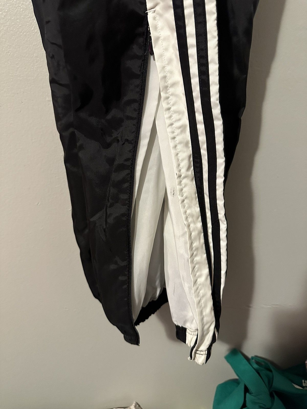 Adidas Vintage Black Adidas Track Sweatpants Size US 34 / EU 50 - 4 Thumbnail