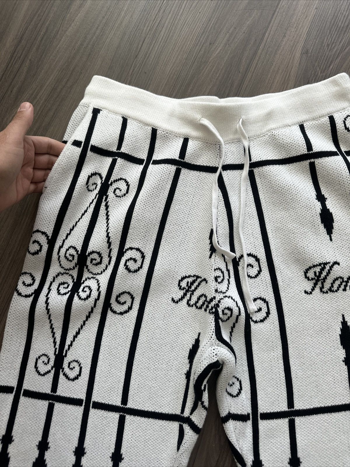 Honor the Gift HONOR THE GIFT Holiday Neighborhood Knit Pants In White Size US 34 / EU 50 - 4 Thumbnail