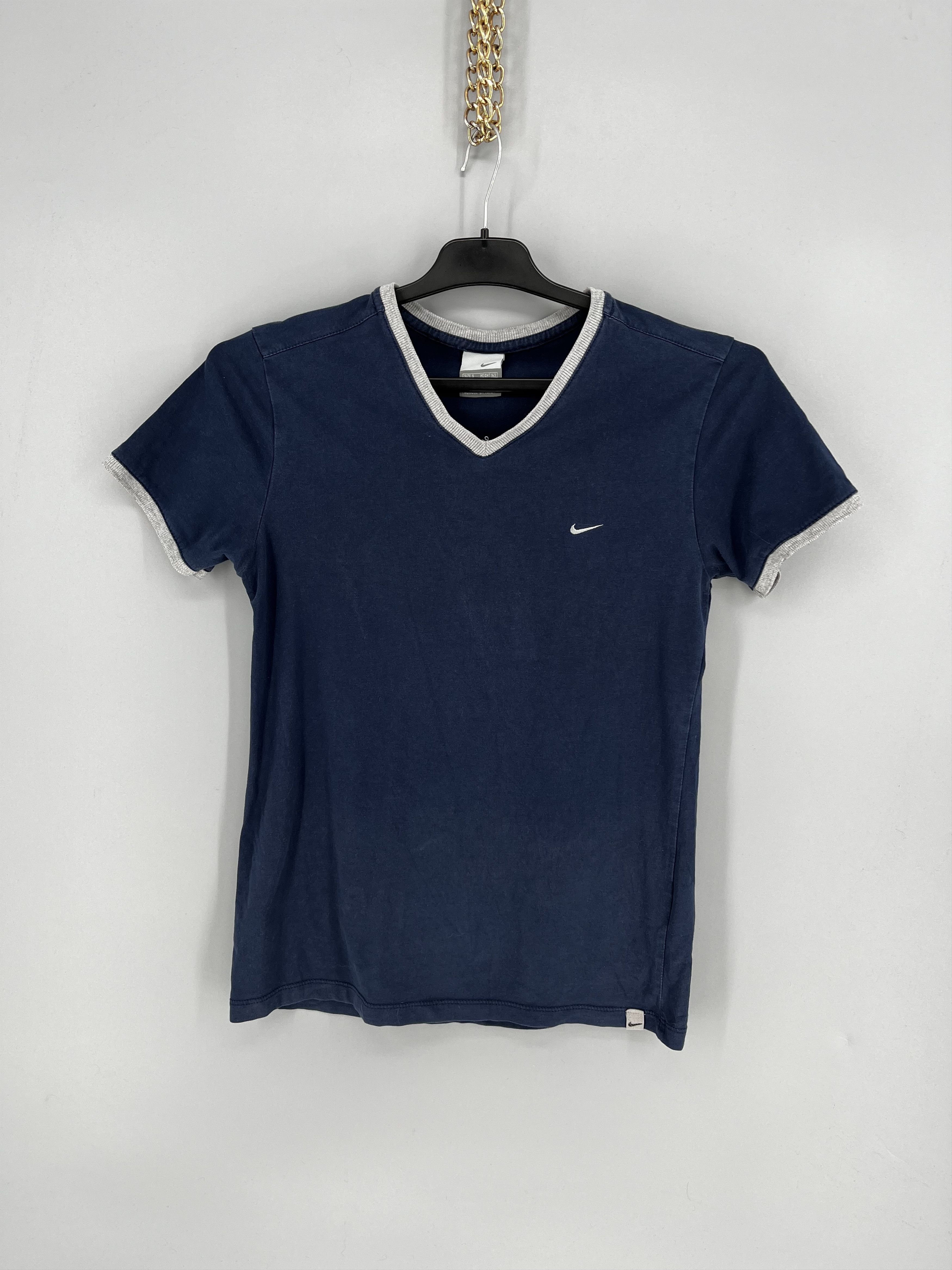 Nike Vintage 90s Nike Big Logo Faded T-shirt Streetwear Style Size S / US 4 / IT 40 - 1 Thumbnail