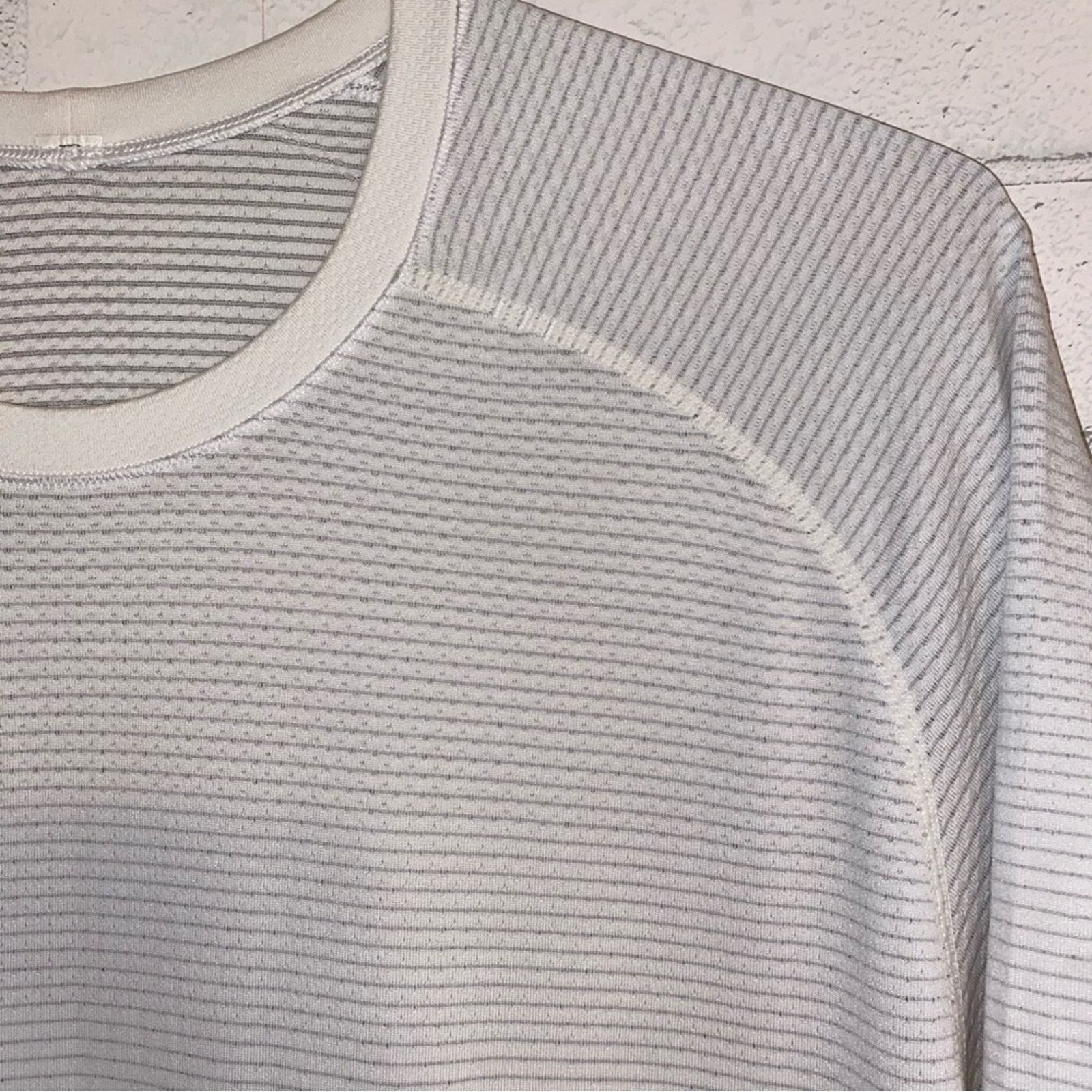 Lululemon LULULEMON Mens $78 Training Tech Shirt Sleeve Tee EUC MED Size US M / EU 48-50 / 2 - 3 Thumbnail