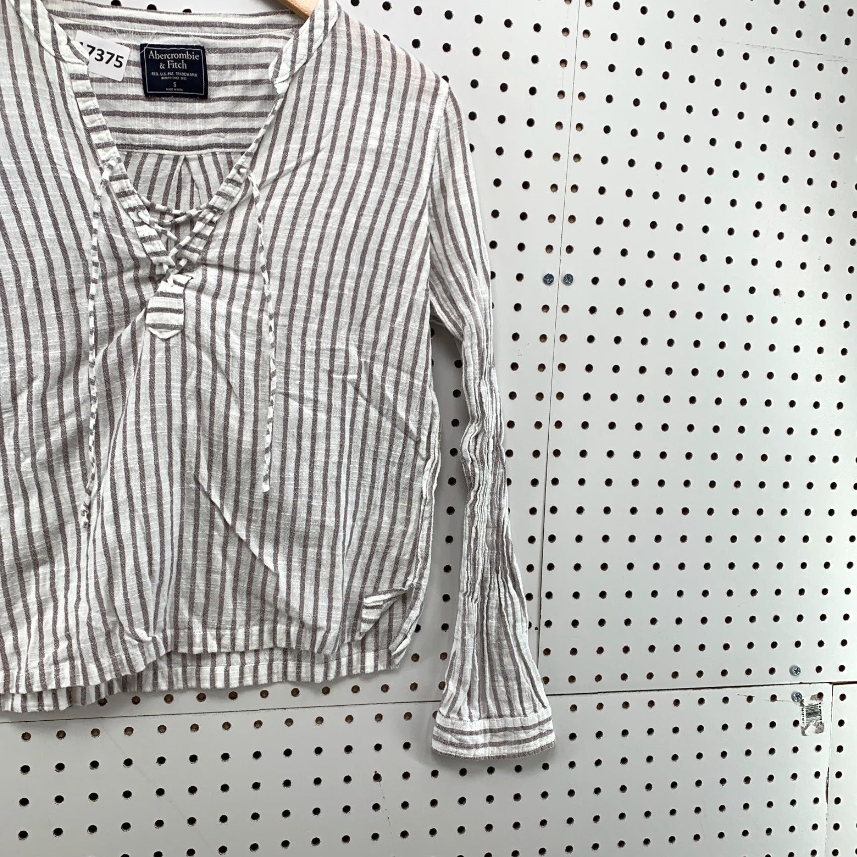 Abercrombie & Fitch VINTAGE Abercrombie & Fitch Linen Striped Top Women S White Gray 18x19.5 Blouse Shirt Size S / US 4 / IT 40 - 4 Thumbnail