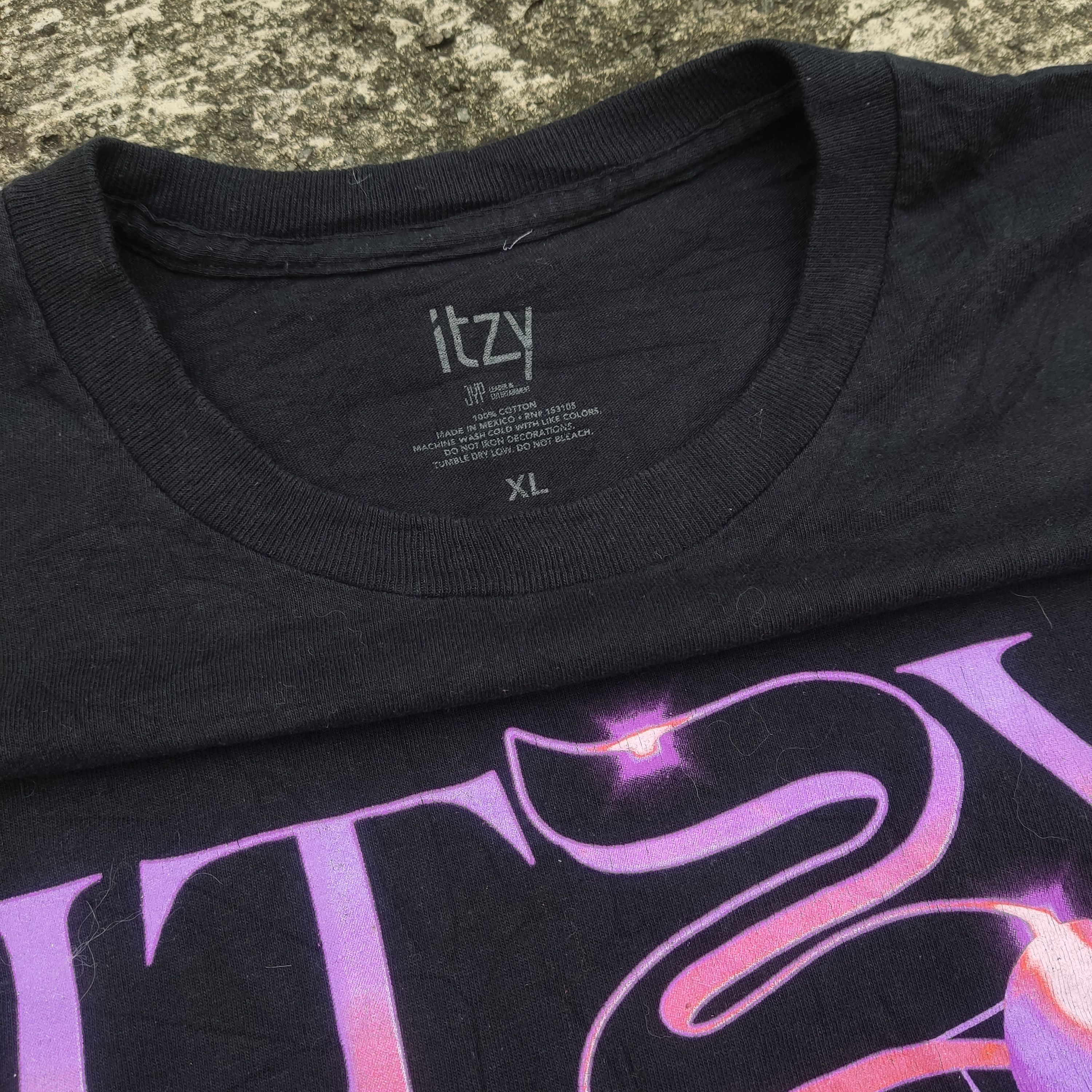 Band Tees Itzy Kpop, 1st World Tour Checkmate Size US XL / EU 56 / 4 - 5 Thumbnail