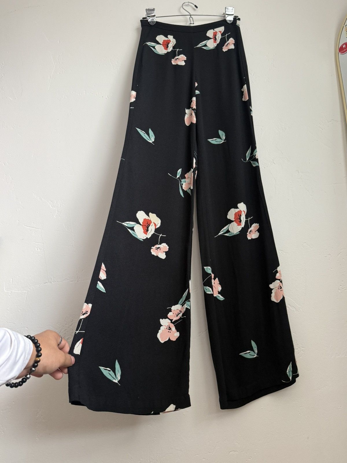 Reformation Reformation black floral wide leg pants High waisted Size 25" / US 0 / IT 36 - 1 Thumbnail