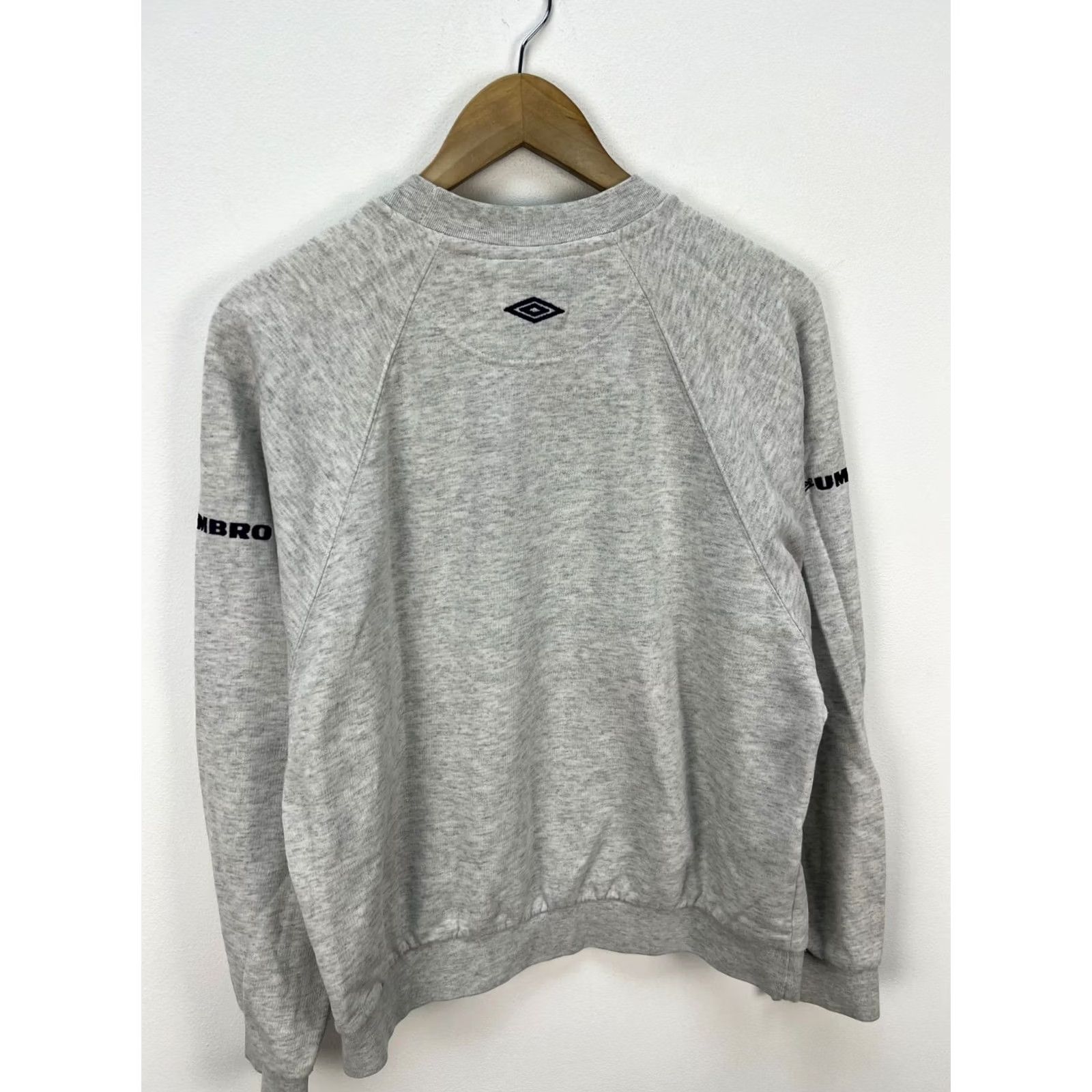 Umbro VINTAGE Umbro Sweatshirt Football Logo 90s Retro Size S Mens Gray Cotton Crew Neck Long Sleeve Pullover All Seasons Size US S / EU 44-46 / 1 - 2 Thumbnail