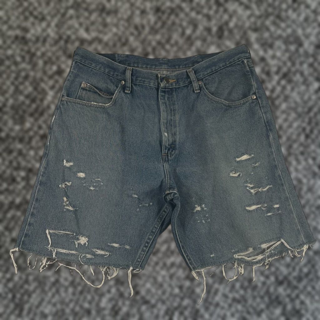 Wrangler VINTAGE Wrangler Jeans Bermuda Shorts Relaxed Fit 36 Blue Medium Wash Men 36-Regular Waist Denim Distressed No Mens Size US 36 / EU 52 - 1 Thumbnail