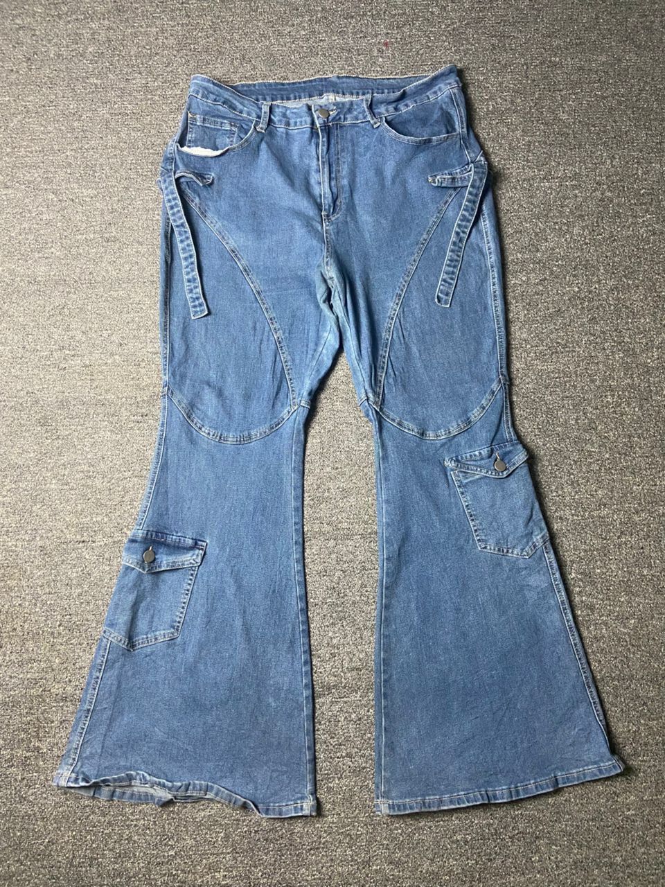 Shein SHEIN Mid Rise Bootcut Cargo Jeans (138) Size 34" / US 12 / IT 48 - 1 Thumbnail