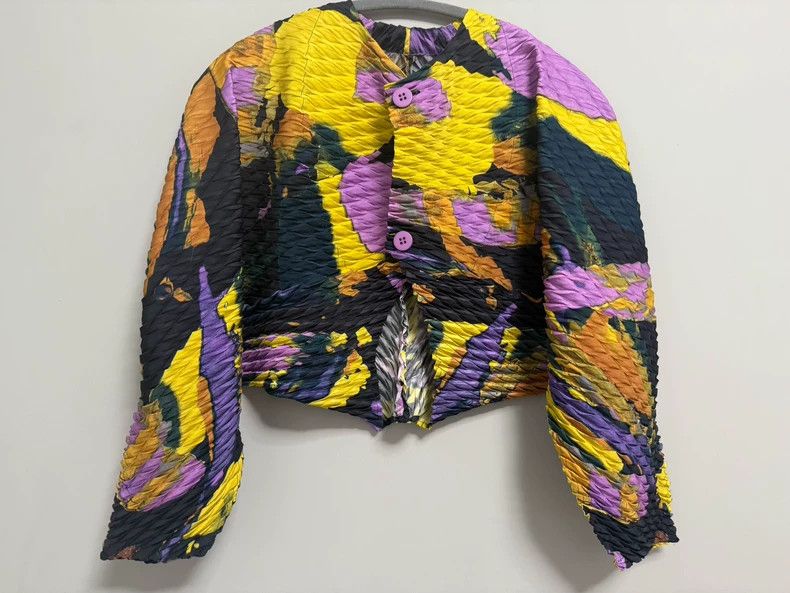Issey Miyake Issey Miyake size:2 Yellow-purple main line fish-scale car Size XS / US 0-2 / IT 36-38 - 1 Thumbnail