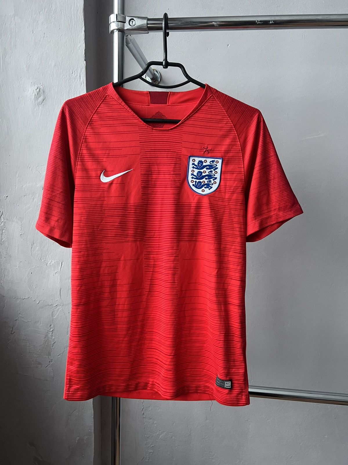 Nike 2018/19 ENGLAND TEAM AWAY SOCCER JERSEY FOOTBALL SHIRT SZ S Size US S / EU 44-46 / 1 - 2 Thumbnail