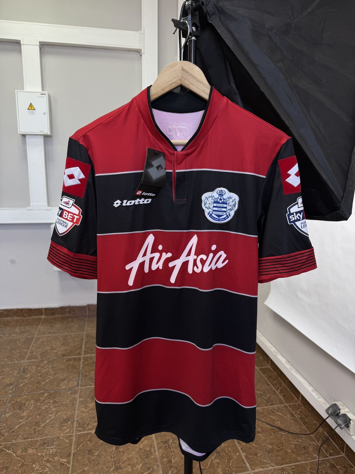 Lotto Sport 🏴󠁧󠁢󠁥󠁮󠁧󠁿 Lotto Queens Park Rangers Petrasso Soccer Jersey Rare Y2K Size US M / EU 48-50 / 2 - 2 Thumbnail