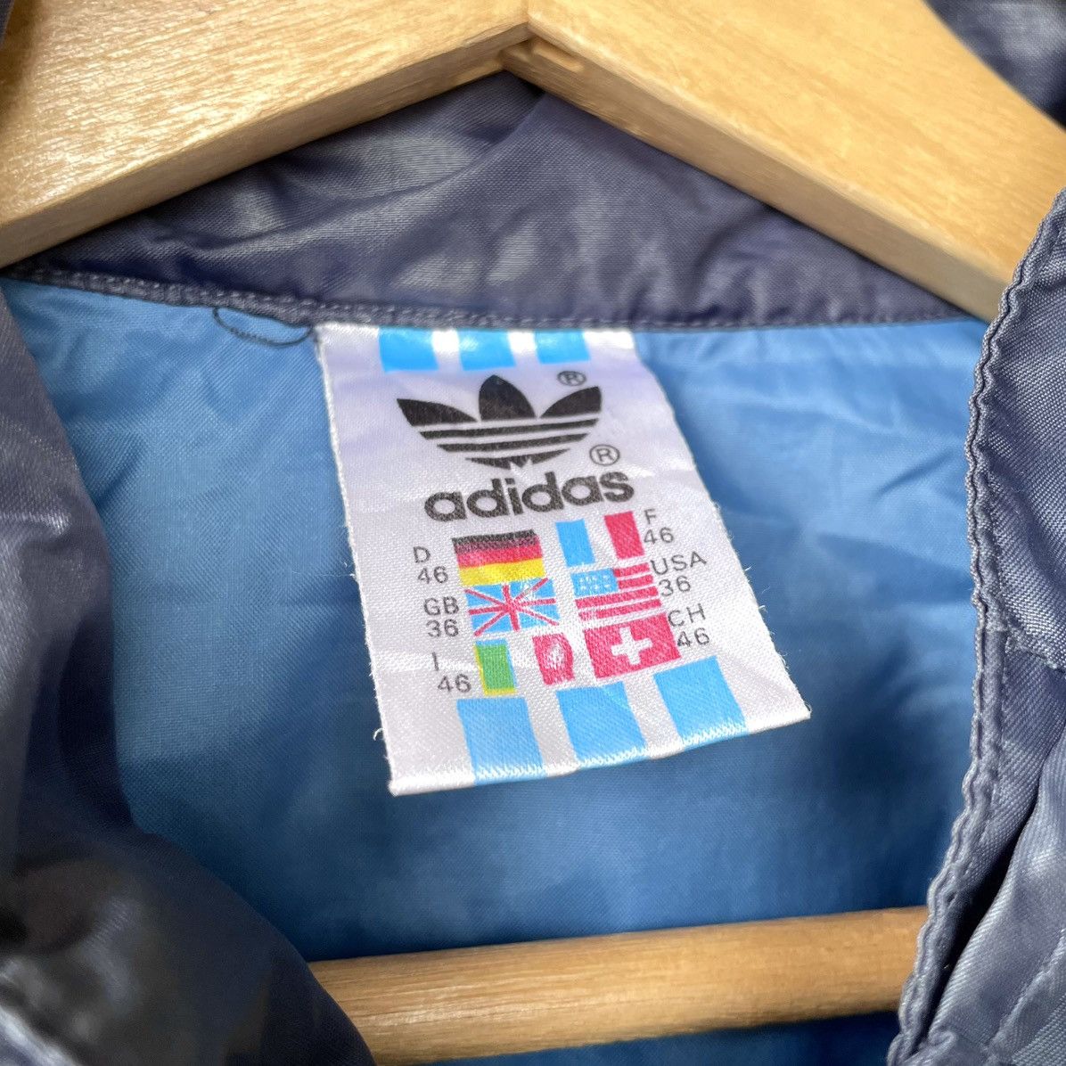 Adidas Adidas Trefoil Bundeswehr Germany Navy Foldable Windbreaker Size US L / EU 52-54 / 3 - 11 Thumbnail