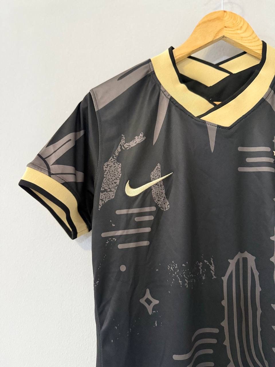 Nike Nike Brazil Soccer Jersey Womenswear Streetwear Rare M Size M / US 6-8 / IT 42-44 - 3 Thumbnail