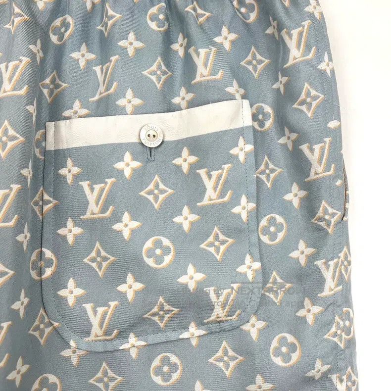Louis Vuitton Louis Vuitton Blue presbyopic full-print silk shorts Size US 44 / EU 60 - 5 Thumbnail