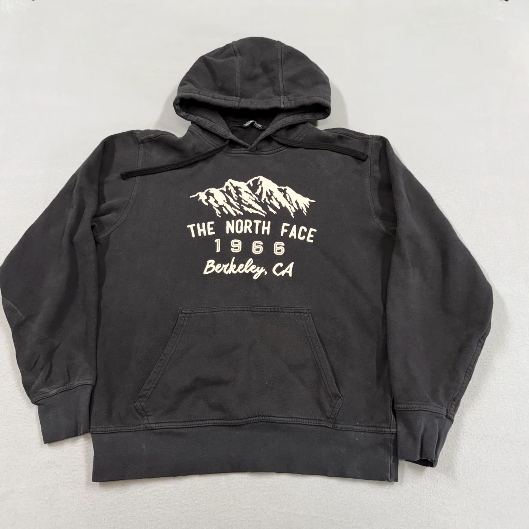 The North Face The North Face Hoodie Mens M Black Pullover Graphic Print 1966 Berkeley CA Logo Sweatshirt Size US M / EU 48-50 / 2 - 2 Thumbnail