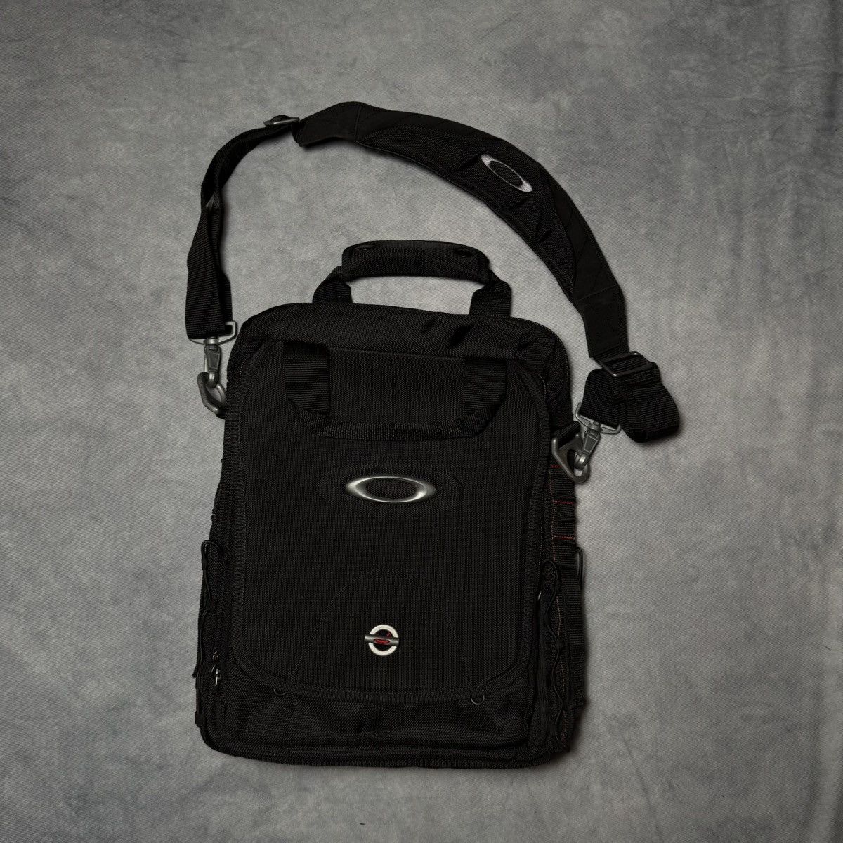 Oakley Messenger Bag in Black, Men's