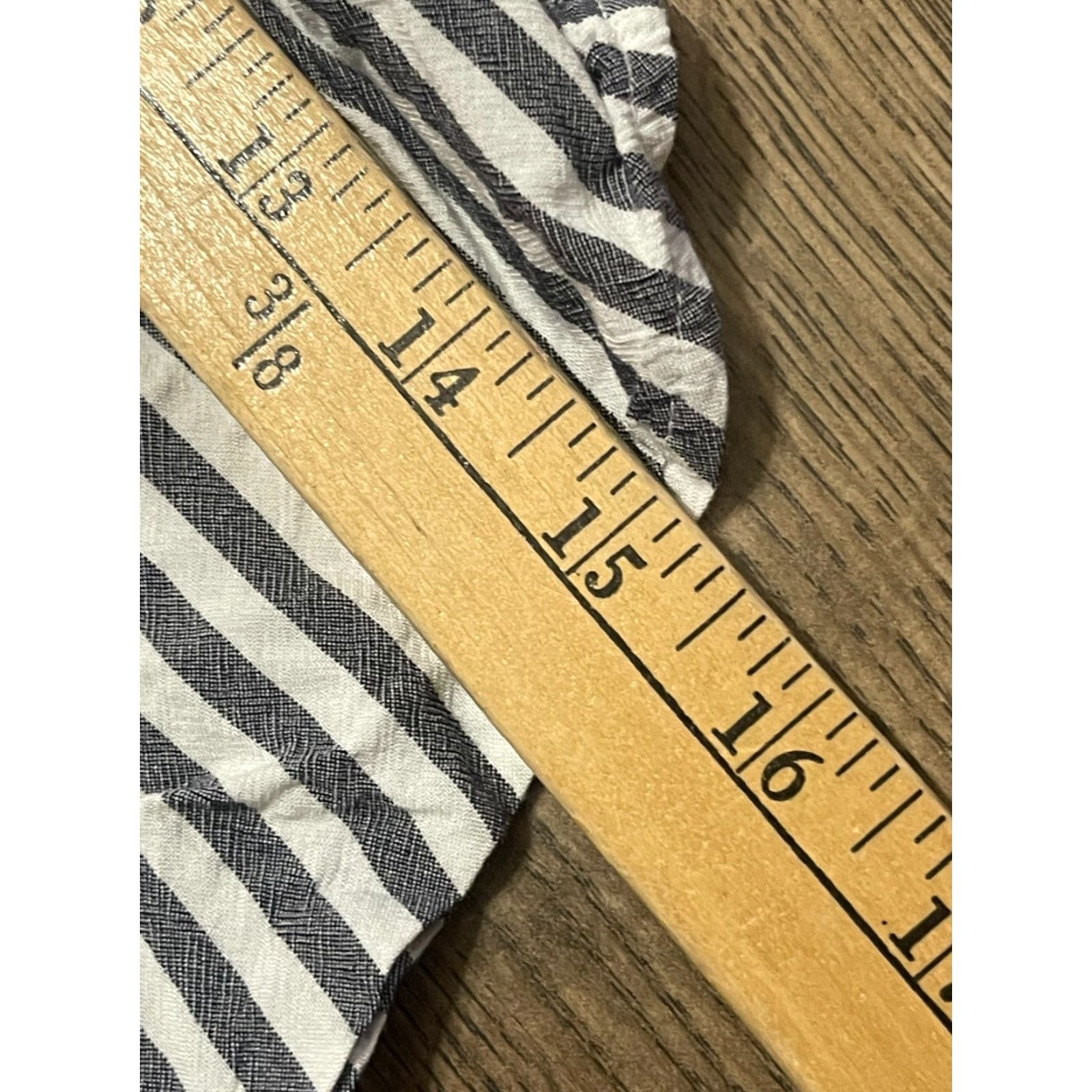 Merona Merona Shirt Women's Small Gray White Striped Button Up Long Sleeve Casual Vintage No (apply constraints) Size S / US 4 / IT 40 - 7 Thumbnail