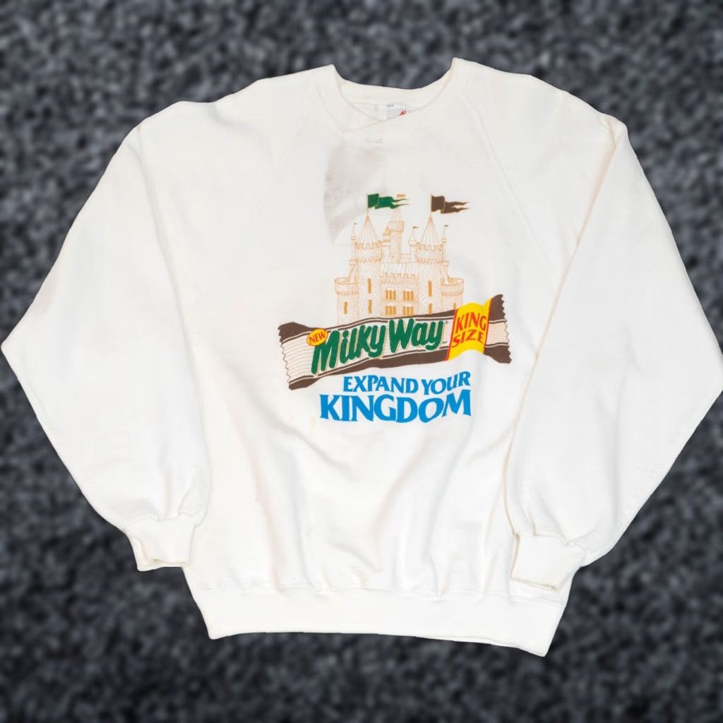 Fruit Of The Loom VINTAGE Milky Way Candy Men XL Crewneck Sweatshirt White 90s Snack Promo Castle Sweatshirt Mens XL Black Size US L / EU 52-54 / 3 - 1 Thumbnail