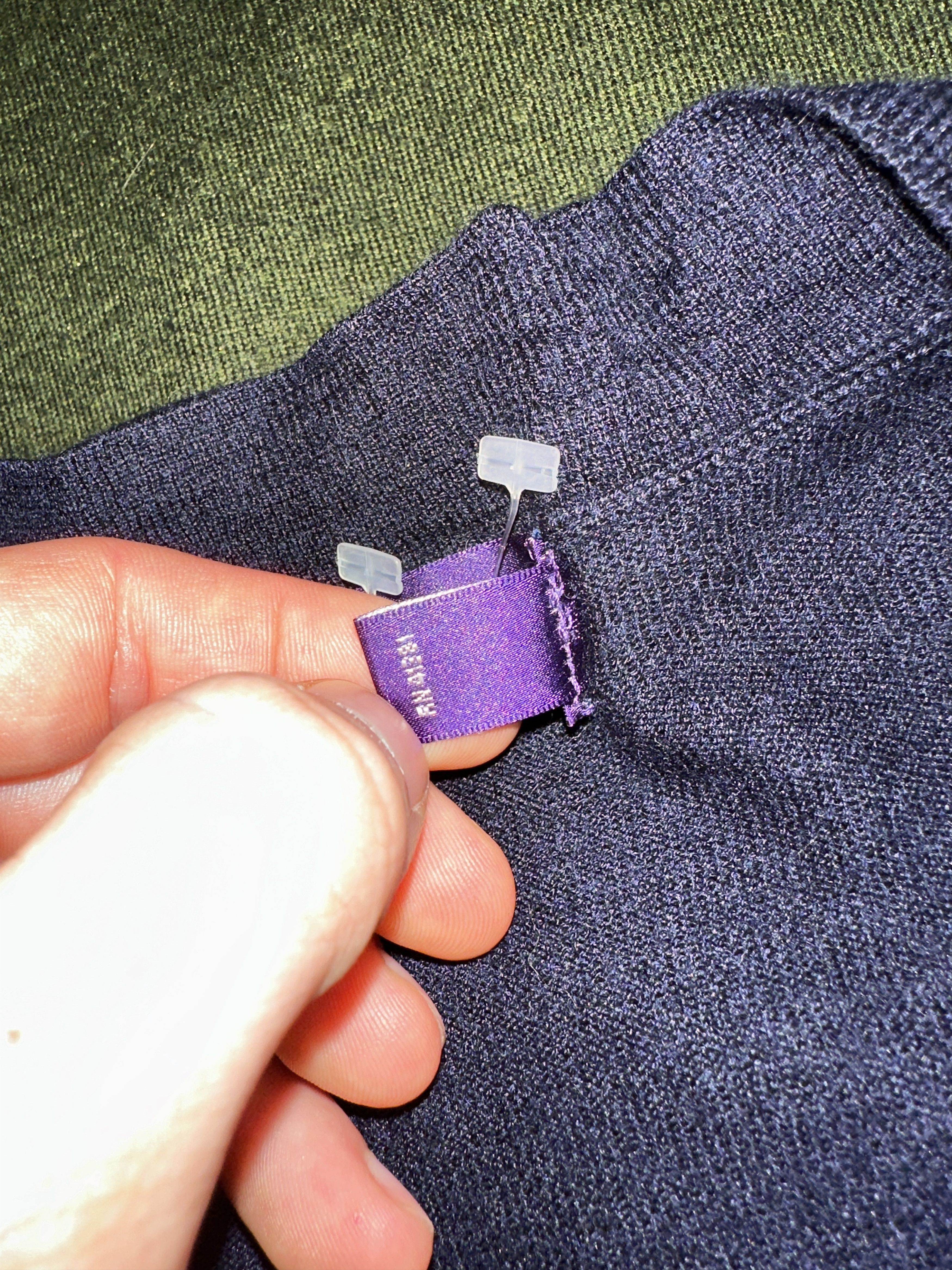 Ralph Lauren Purple Label Ralph Lauren Purple Label Cashmere Low V Neck Sweater Size M Size M / US 6-8 / IT 42-44 - 10 Thumbnail