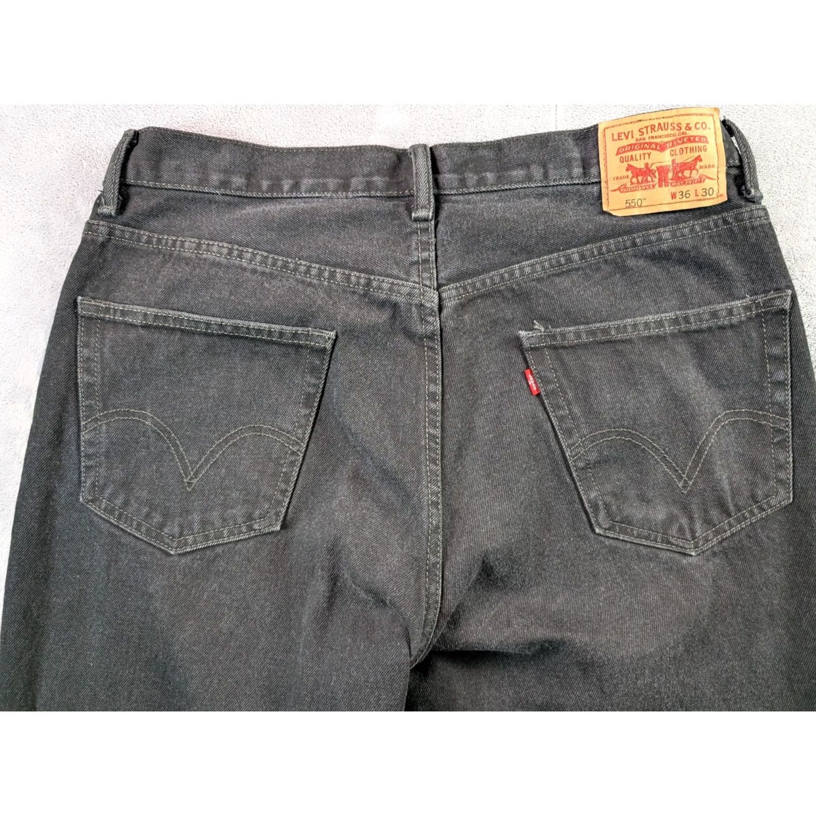 Levi's VINTAGE Levi's 550 Jeans Mens 34x30 Black Denim Straight Relaxed Regular 36 30in Red Tab Linear Size US 36 / EU 52 - 5 Thumbnail