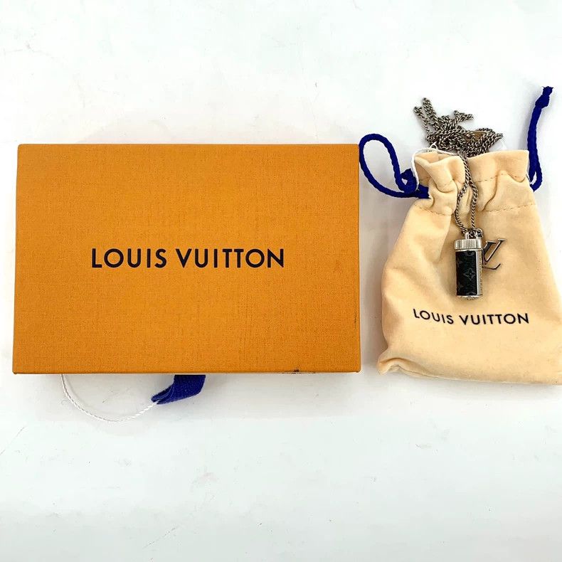 Louis Vuitton Louis Vuitton Silver Reading Perfume Bottle Necklace Size ONE SIZE - 7 Thumbnail