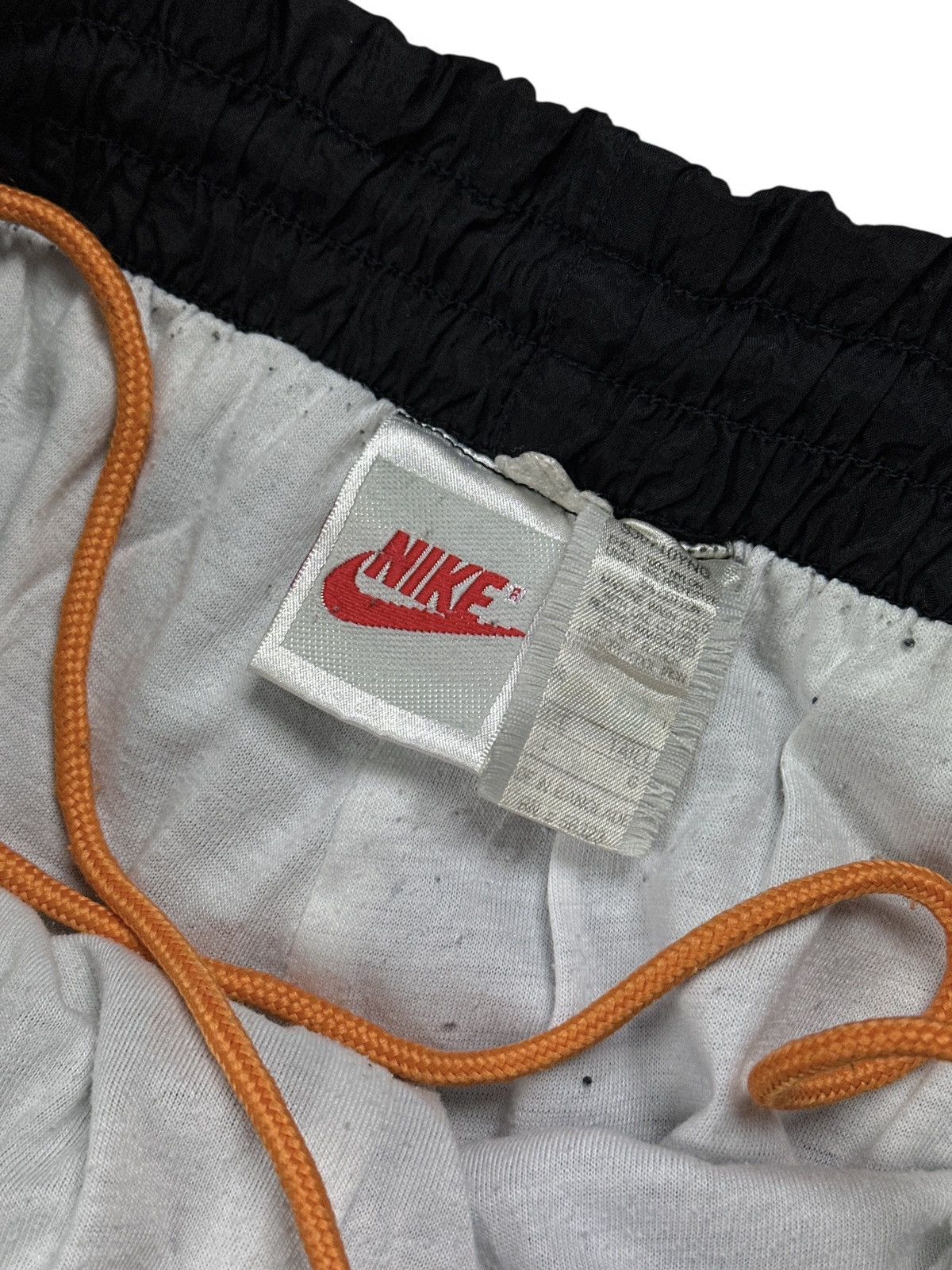 Nike Vintage 80’s Nike Nylon Track Pants Joggers Black Retro Y2K Size US 34 / EU 50 - 12 Thumbnail
