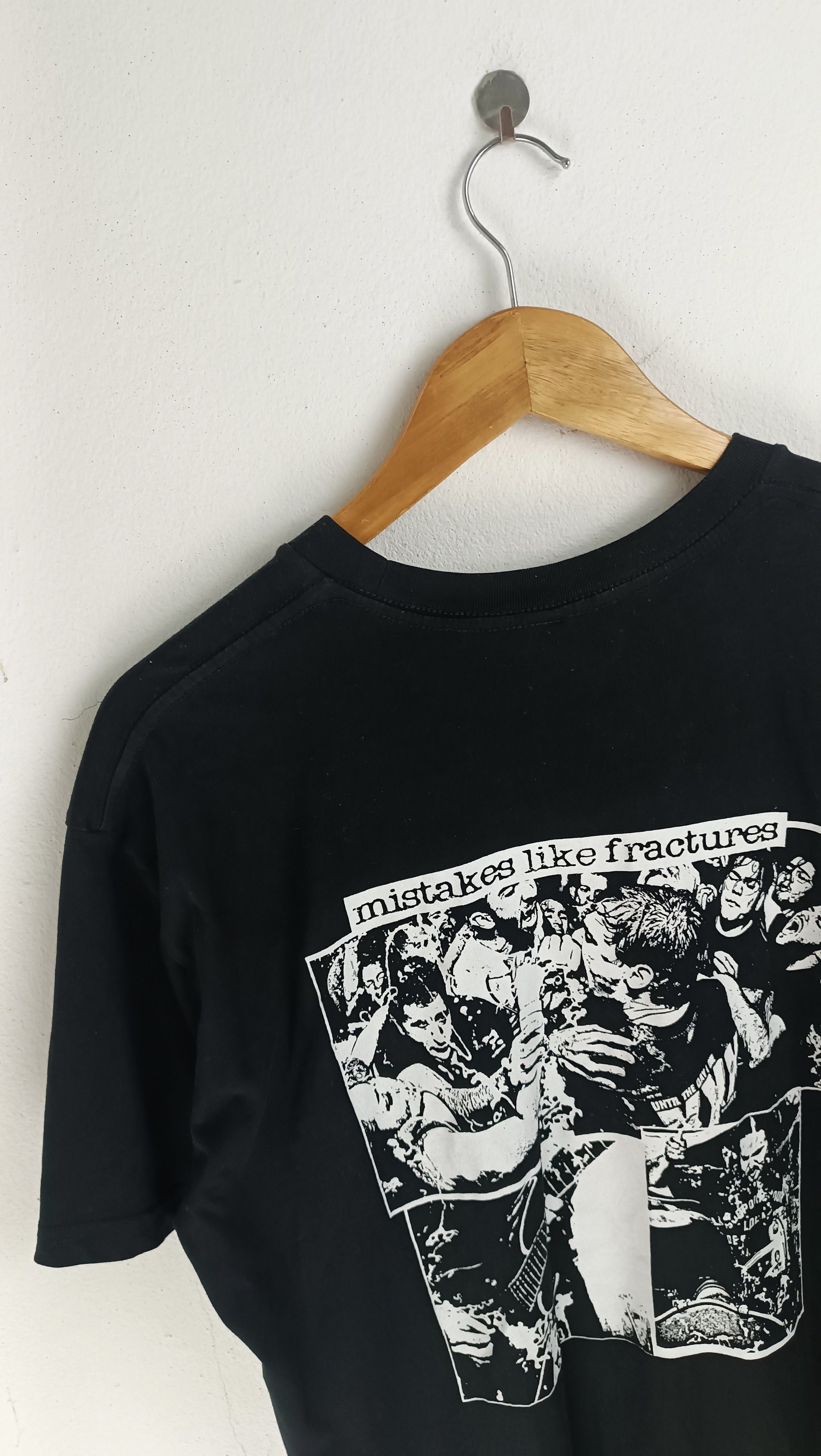 Band Tees VINTAGE KNOCKED LOOSE MISTAKES FRACTURES HARDCORE turnstile Size US L / EU 52-54 / 3 - 12 Thumbnail
