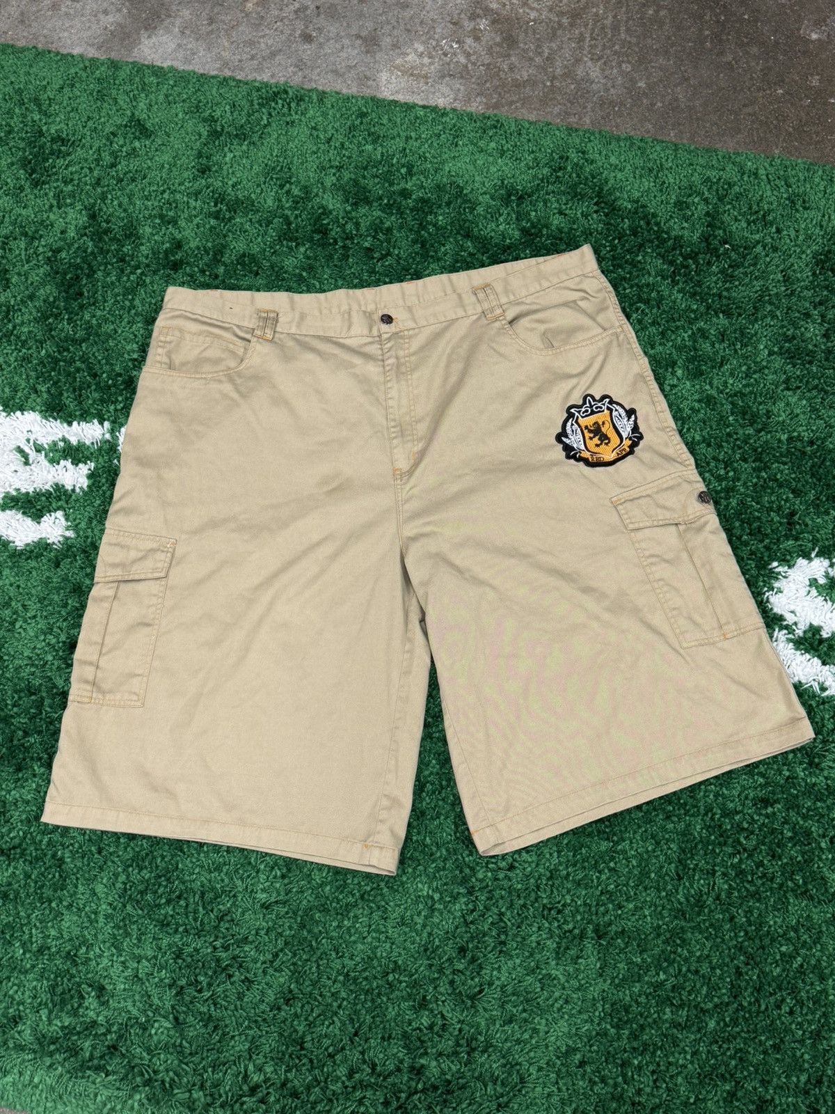 Vintage Vintage Red Ape Khaki Cargo Baggy Crest Shorts Sz. 48 Size US 44 / EU 60 - 1 Thumbnail