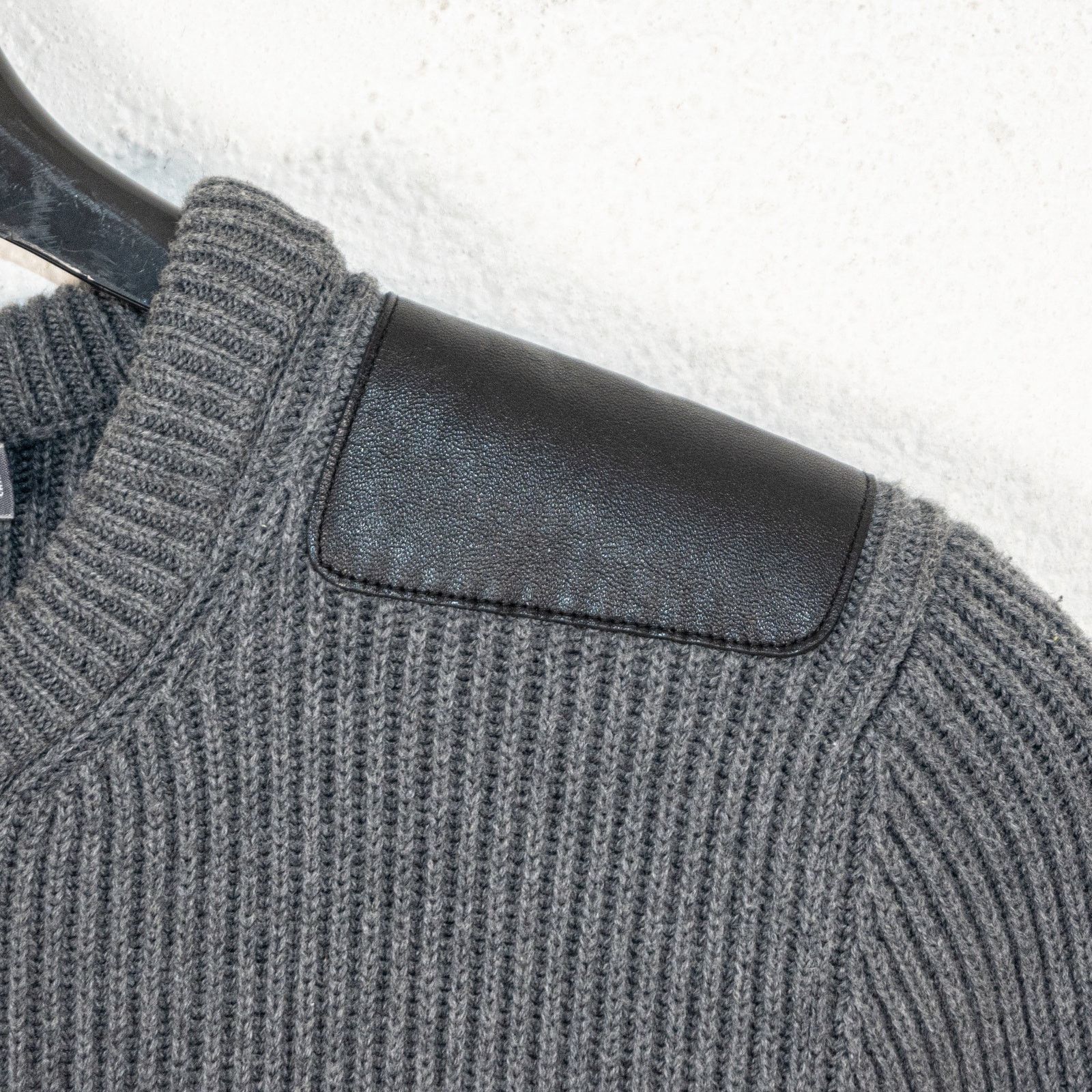 Vince Vince Ribbed knit Crew Sweater leather shoulder patch M Size US M / EU 48-50 / 2 - 7 Thumbnail