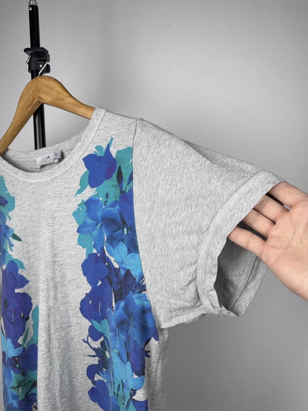 Stella McCartney 00s Luxury Adidas Stella McCartney Floral Graphic T-Shirt Size XS / US 0-2 / IT 36-38 - 8 Thumbnail