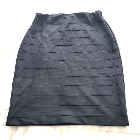 Joseph Ribkoff Essentials Bodycon Pencil Skirt Size 28" / US 6 / IT 42 - 14 Thumbnail