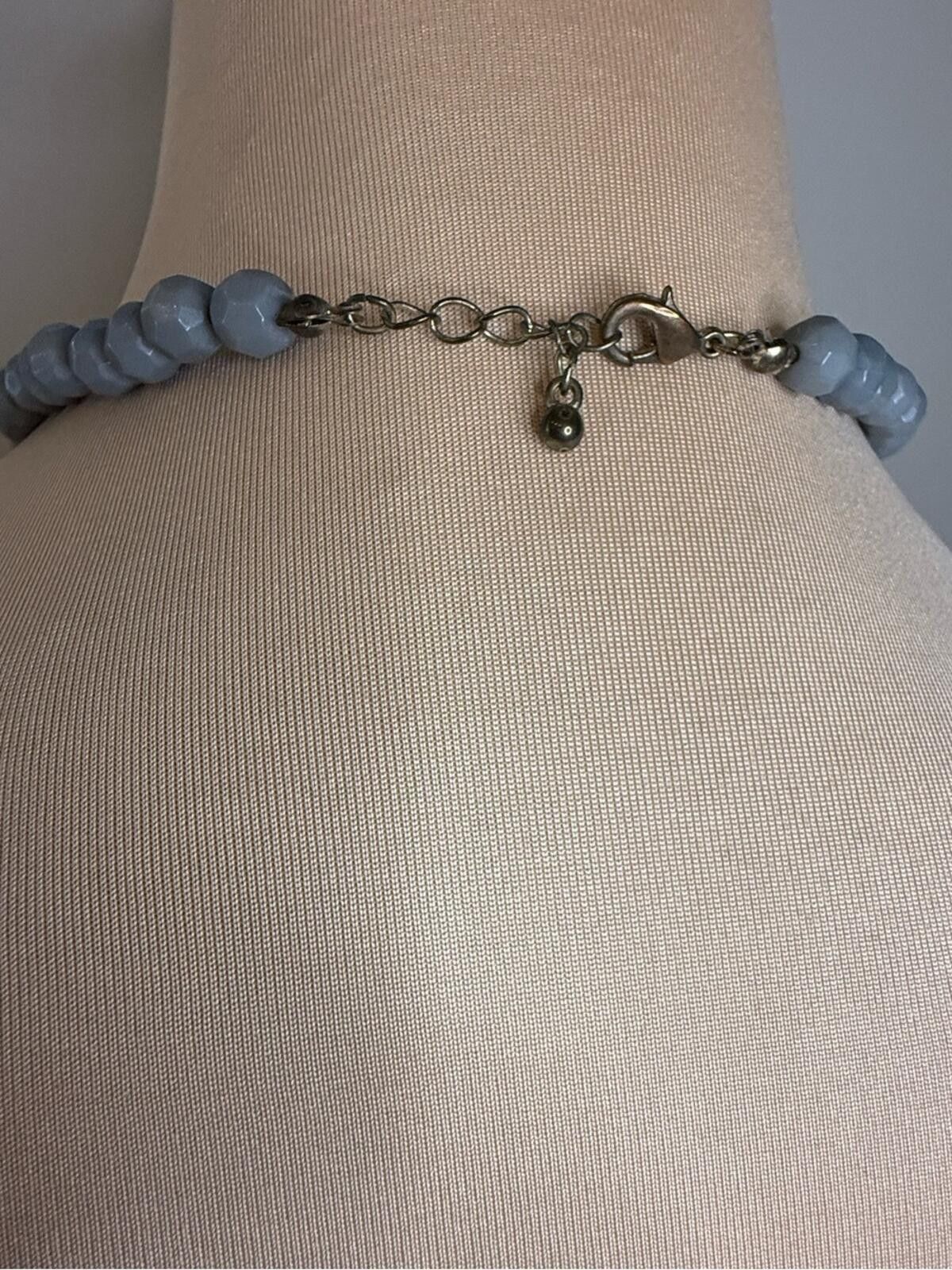 Other Bluish gray pearlescent beaded shell style necklace Size ONE SIZE - 3 Thumbnail