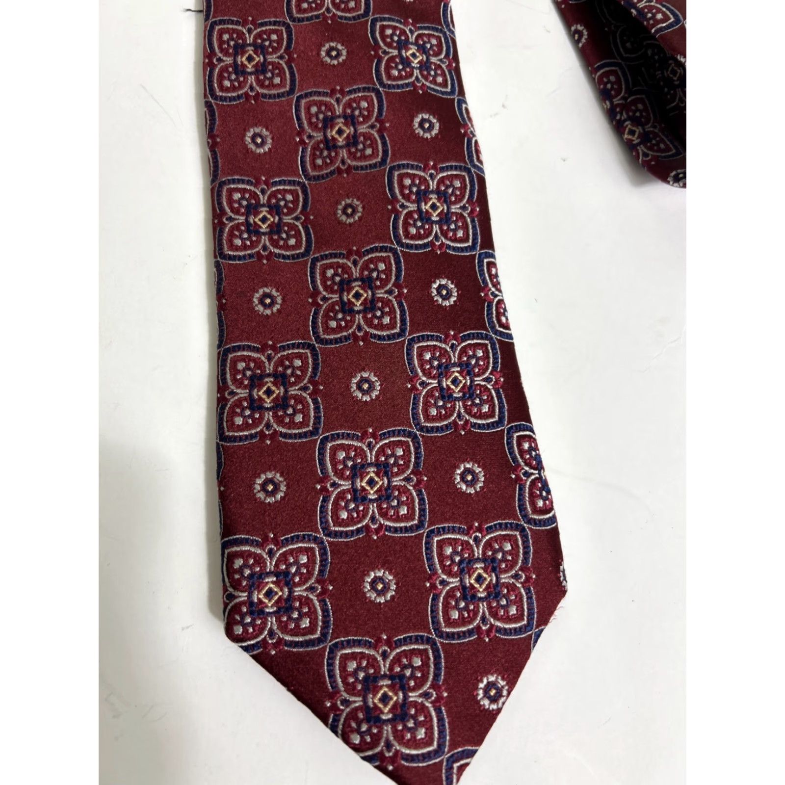 Robert Talbott VINTAGE Robert Talbott Tie Geometric Red Blue Hand Sewn Mens Size ONE SIZE - 2 Thumbnail