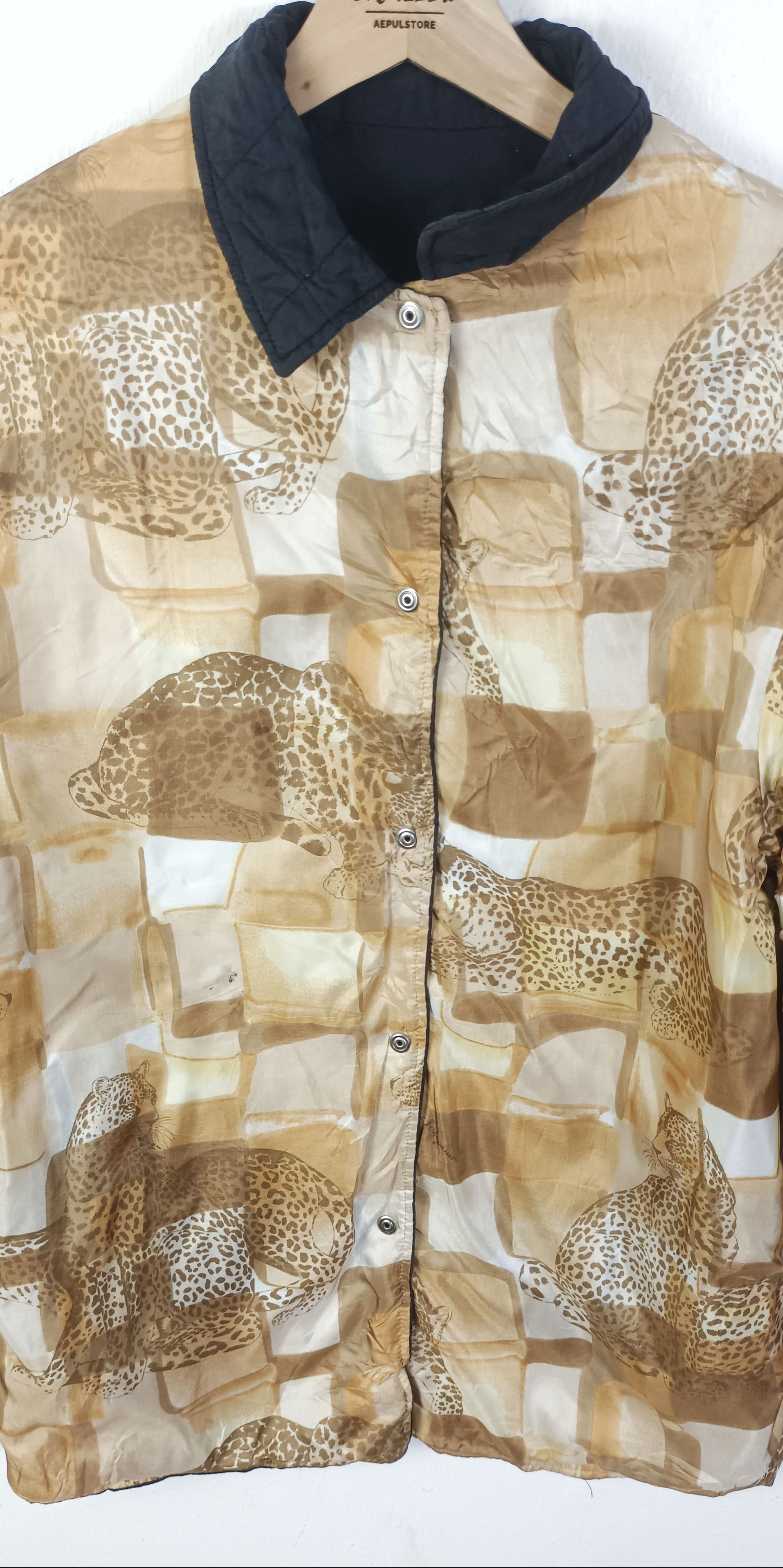 Salvatore Ferragamo Vintage Salvatore Ferragamo Leopard Silk Quilted Jacket Size US M / EU 48-50 / 2 - 5 Thumbnail