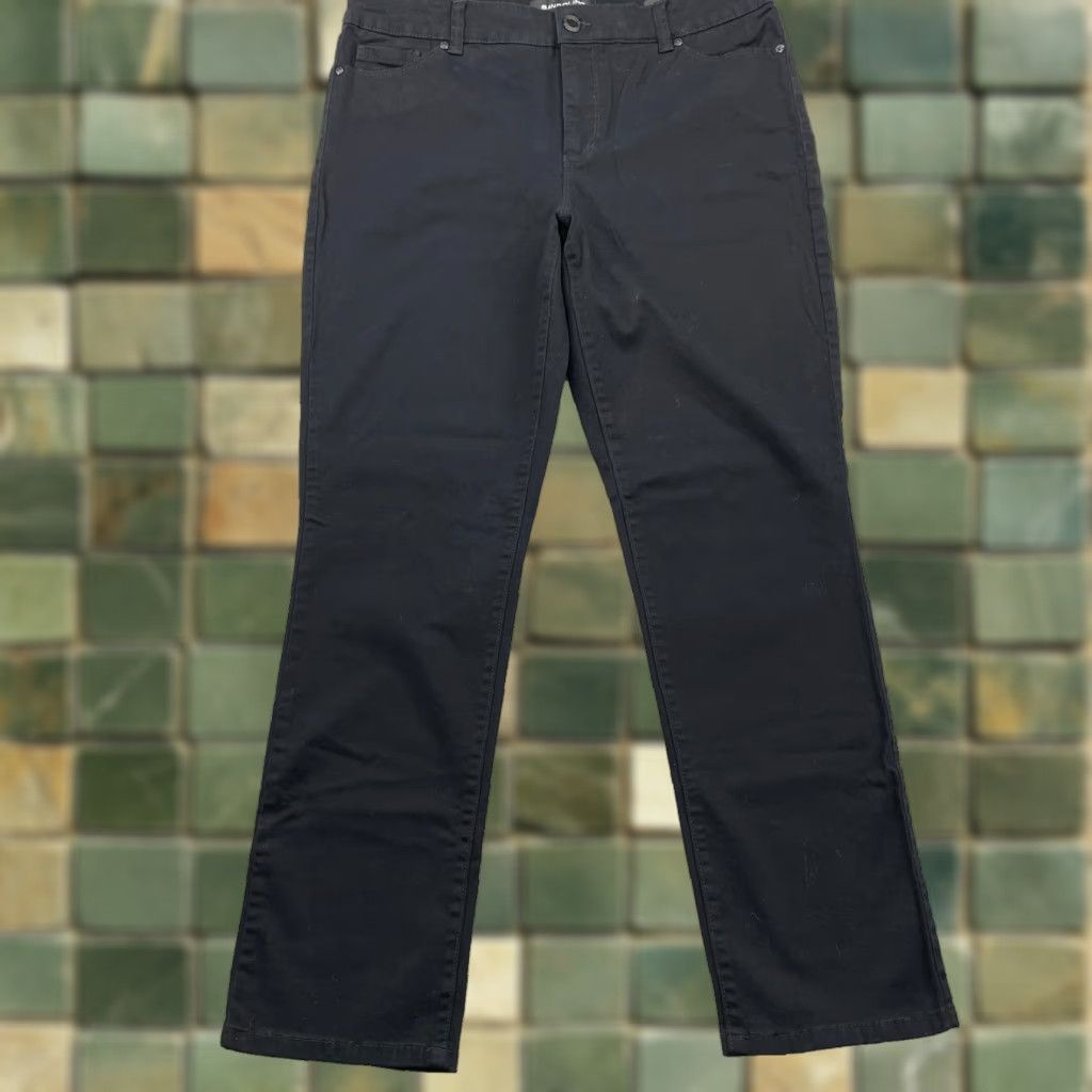Vintage Bandolino Jeans 12 Black Straight Women 34x29 Denim 5-Pocket Classic Academia Preppy 90s Travel Comfort Size 34" / US 12 / IT 48 - 1 Thumbnail