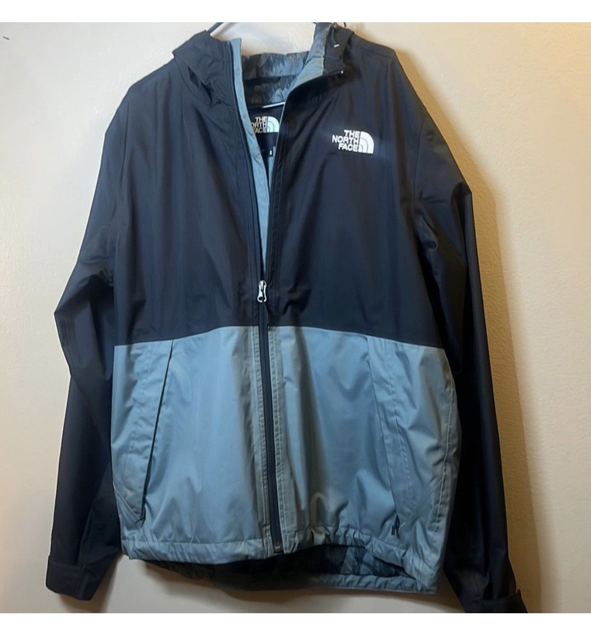 North face dryvent windbreaker