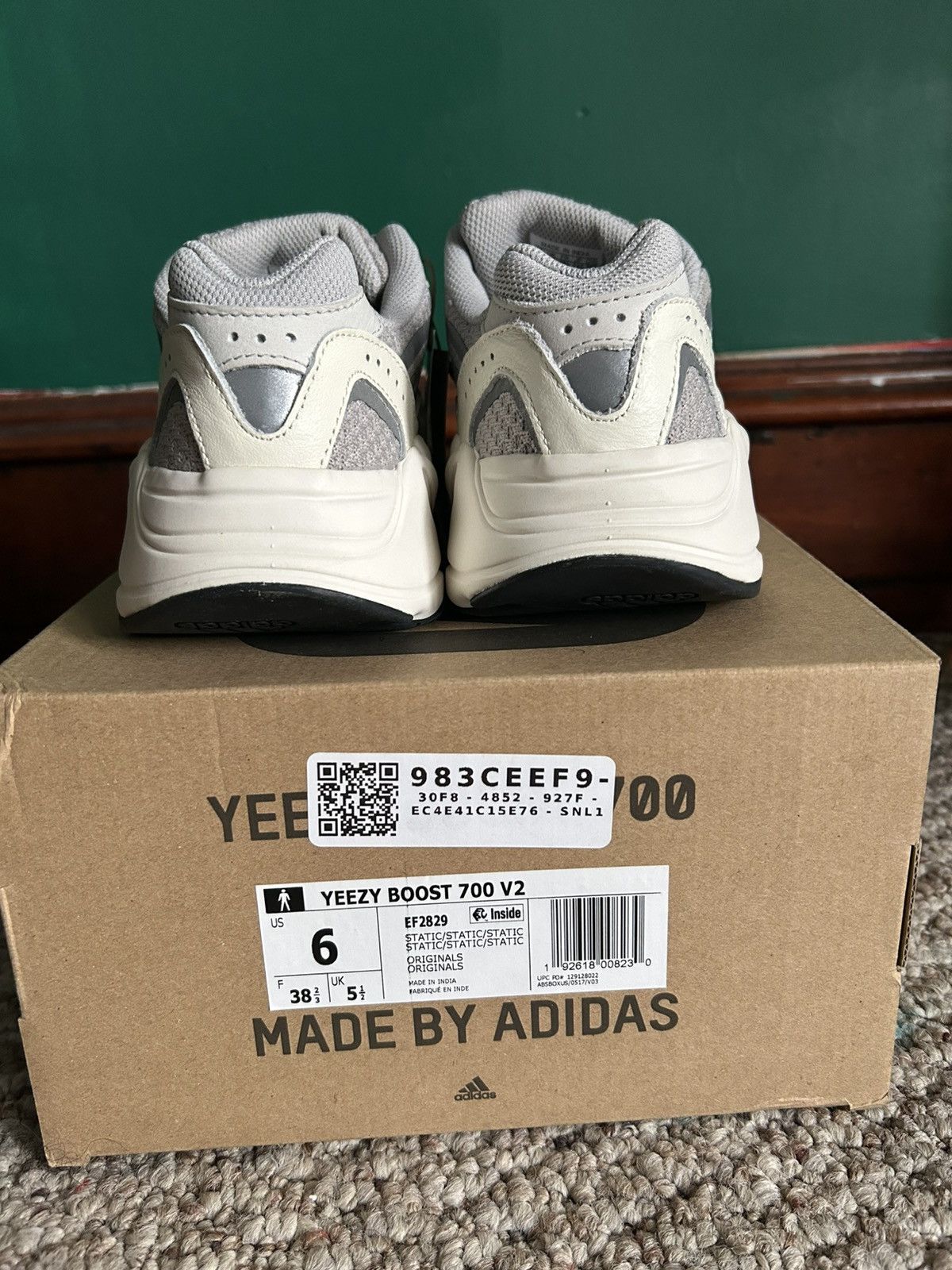 Adidas × Yeezy Yeezy Boost 700 V2 - STATIC Size US 6 / EU 39 - 8 Thumbnail