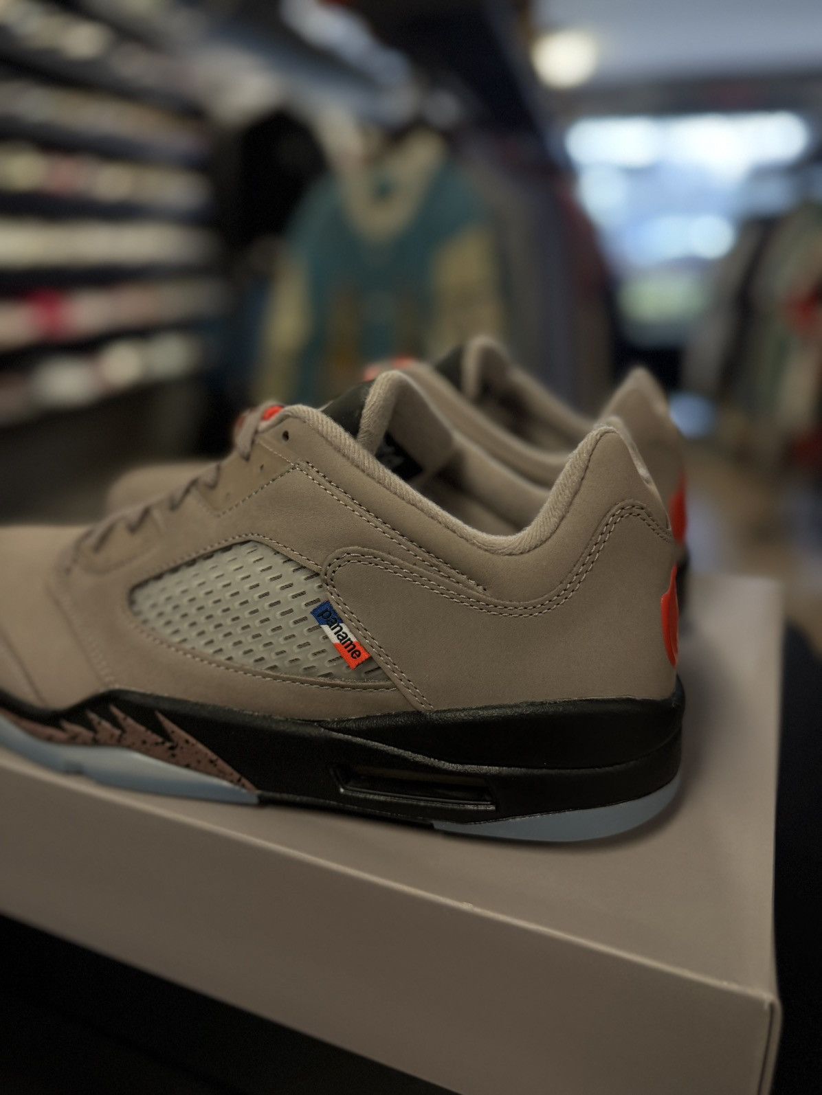 Jordan Brand × Nike Jordan 5 Low Top PSG Size 13 Brand New (DX6325-204) Size US 13 / EU 46 - 8 Thumbnail