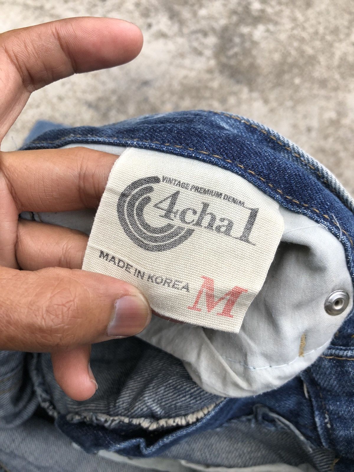 WASHED BLUE DISTRESSED 4CHA1 JEANS