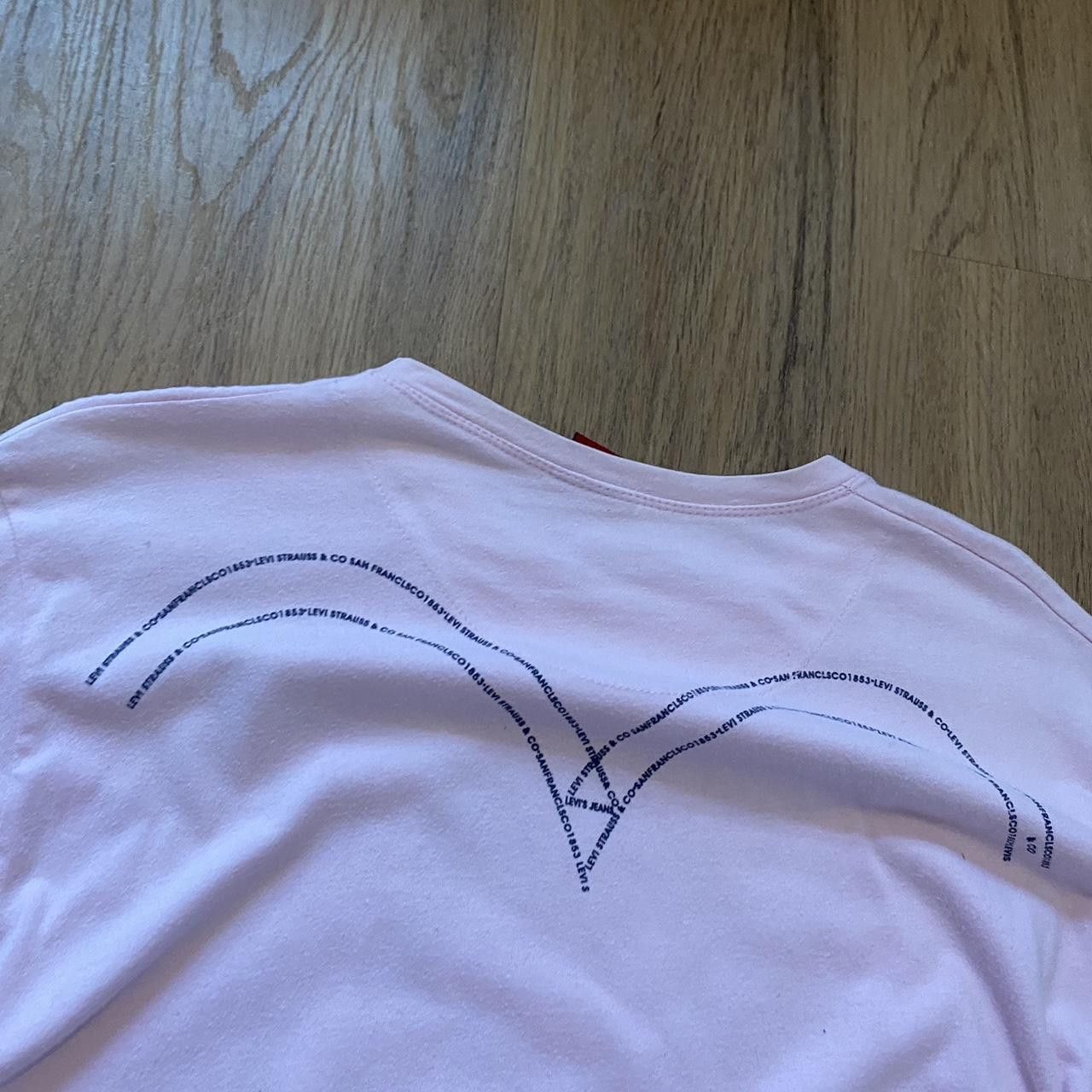 Levi's Super soft and comfy pink t shirt #tshirts Levis y2k Size US L / EU 52-54 / 3 - 3 Thumbnail