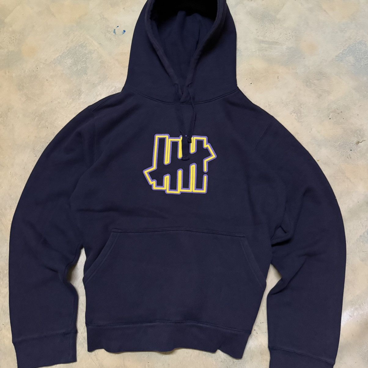Undefeated Undefeated Big Logo Hoodie Pullover Size US L / EU 52-54 / 3 - 3 Thumbnail