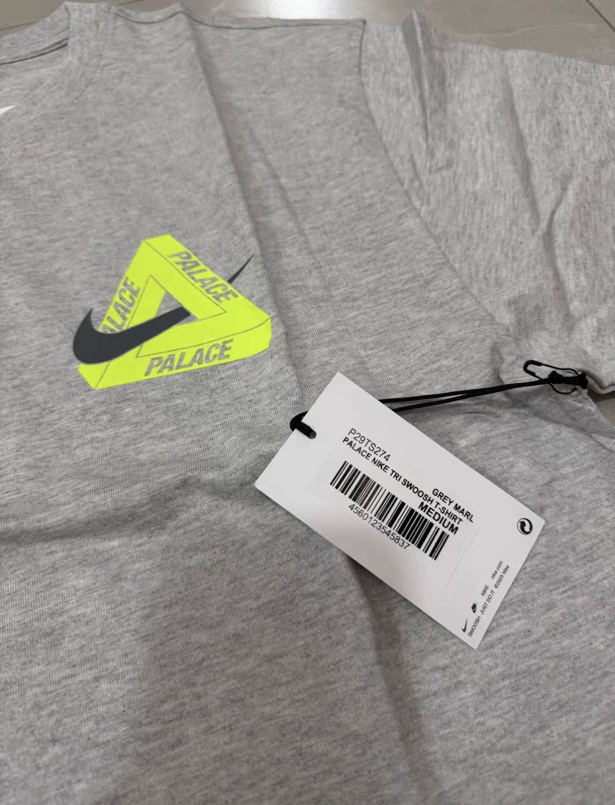 Palace PALACE x Nike FW25 TRI SWOOSH T-SHIRT J34 Size US M / EU 48-50 / 2 - 2 Thumbnail