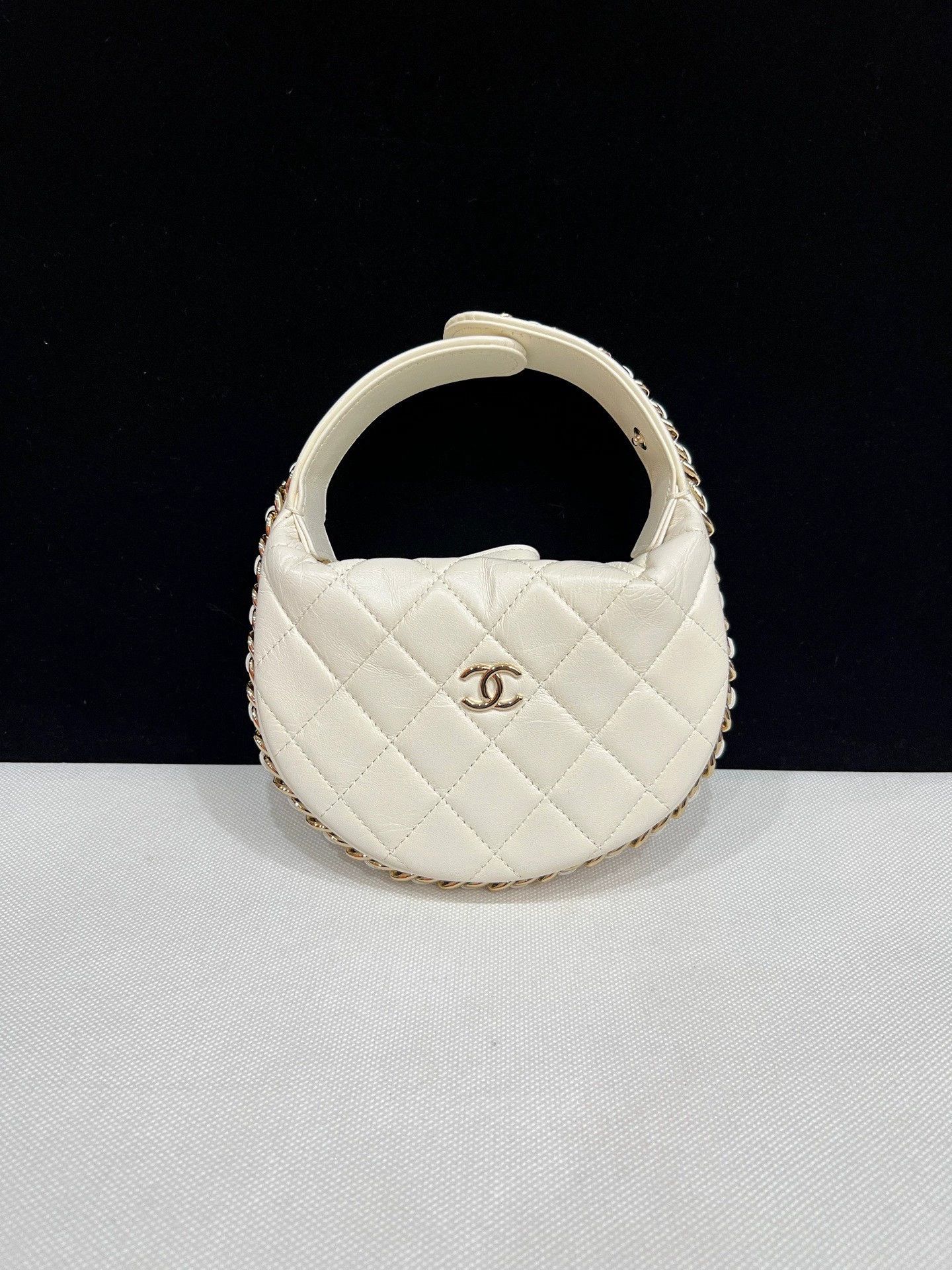 Chanel Pre-loved Bag Very good condition Size ONE SIZE - 1 Thumbnail
