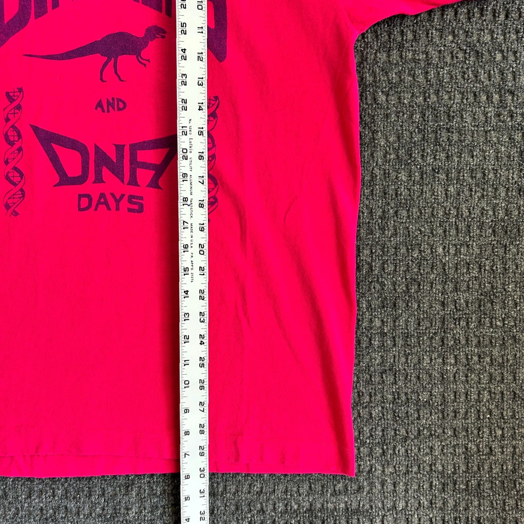 Fruit Of The Loom VINTAGE Fruit of the Loom T-Shirt Dinosaurs 80s 90s Pink Stitch Short Sleeve Crew Neck L Adults Unisex 50/50 Cotton/Poly Made USA Regular Size US L / EU 52-54 / 3 - 7 Thumbnail
